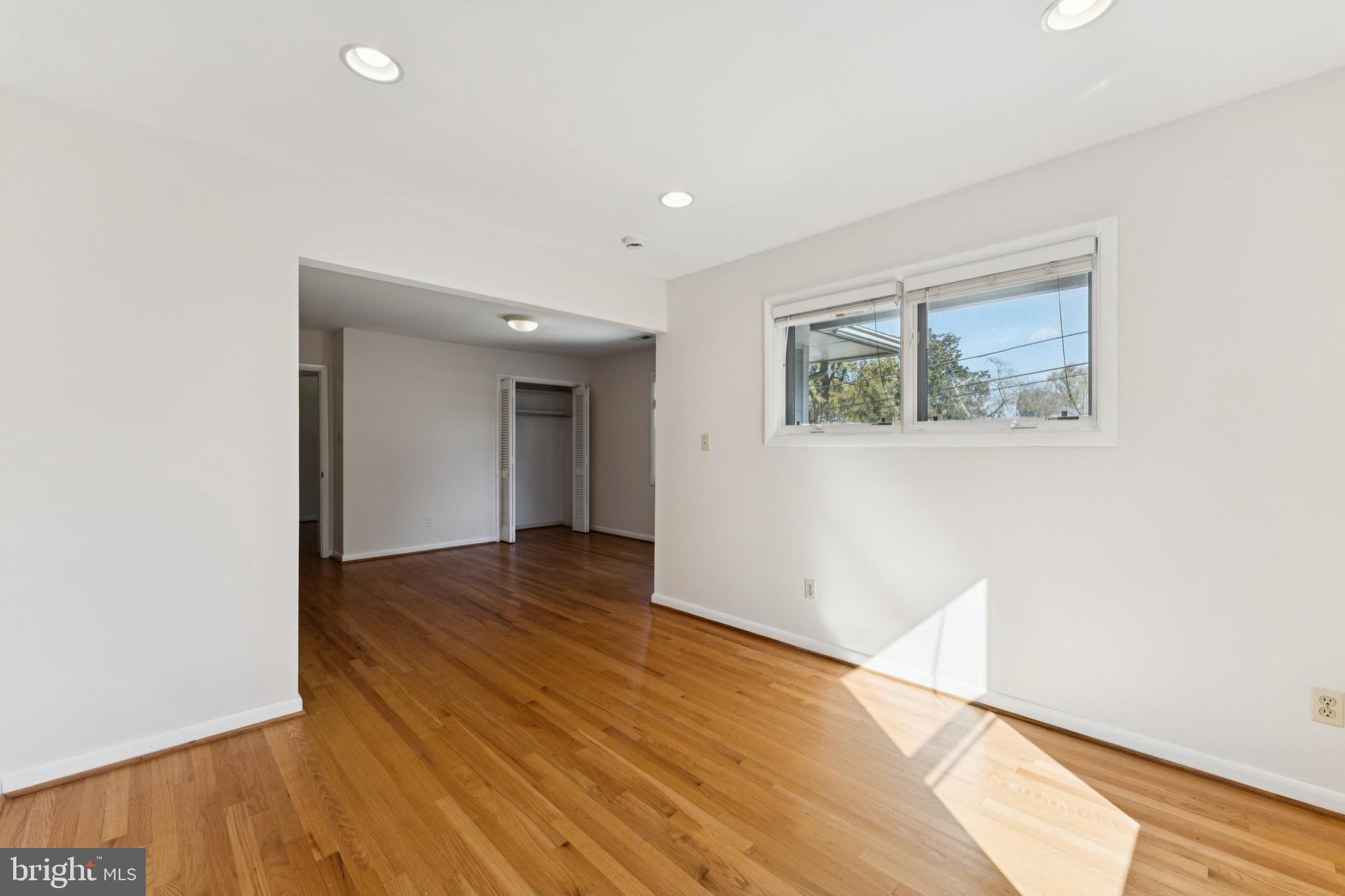 OAKWOOD KNOLLS - Residential Lease