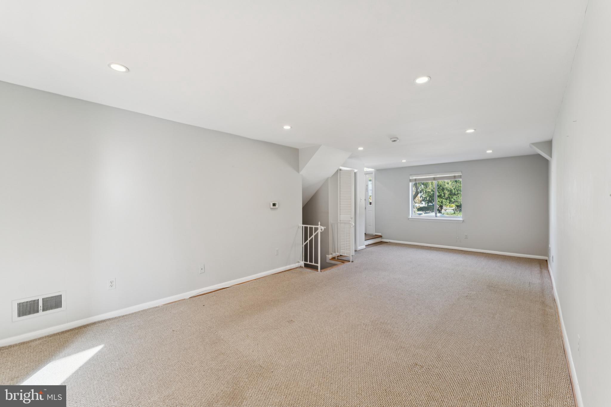 OAKWOOD KNOLLS - Residential Lease