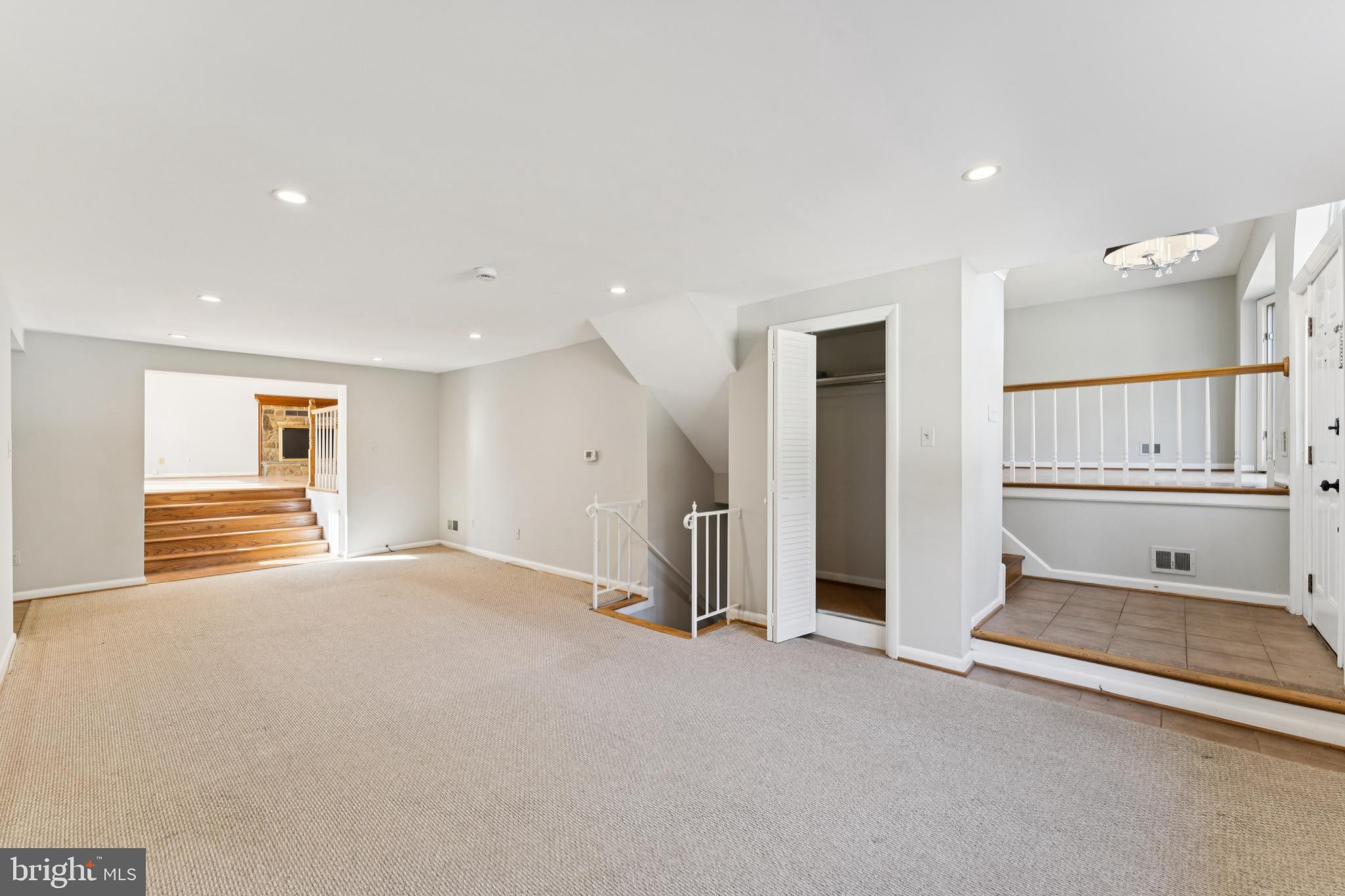 OAKWOOD KNOLLS - Residential Lease