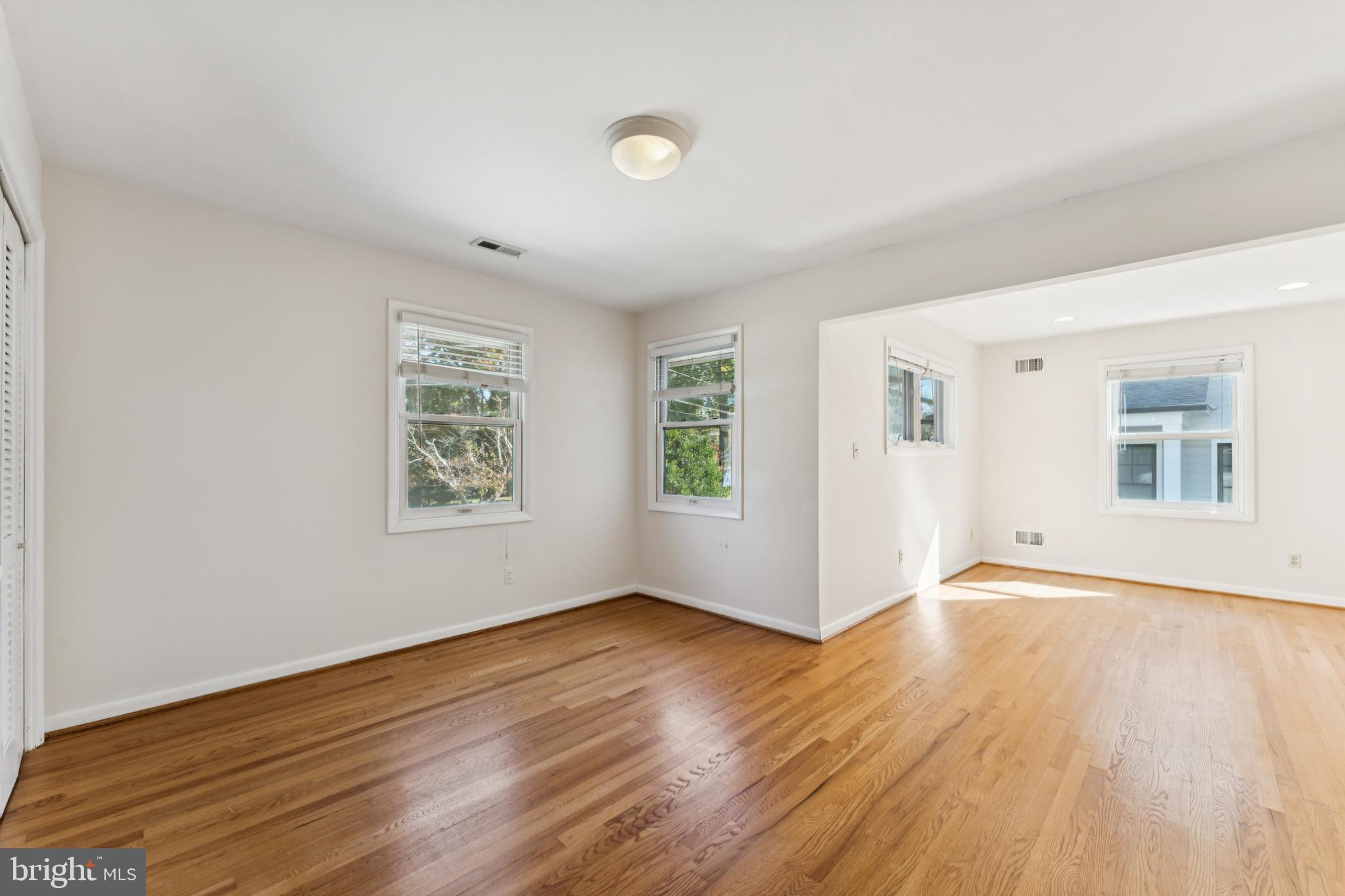 OAKWOOD KNOLLS - Residential Lease