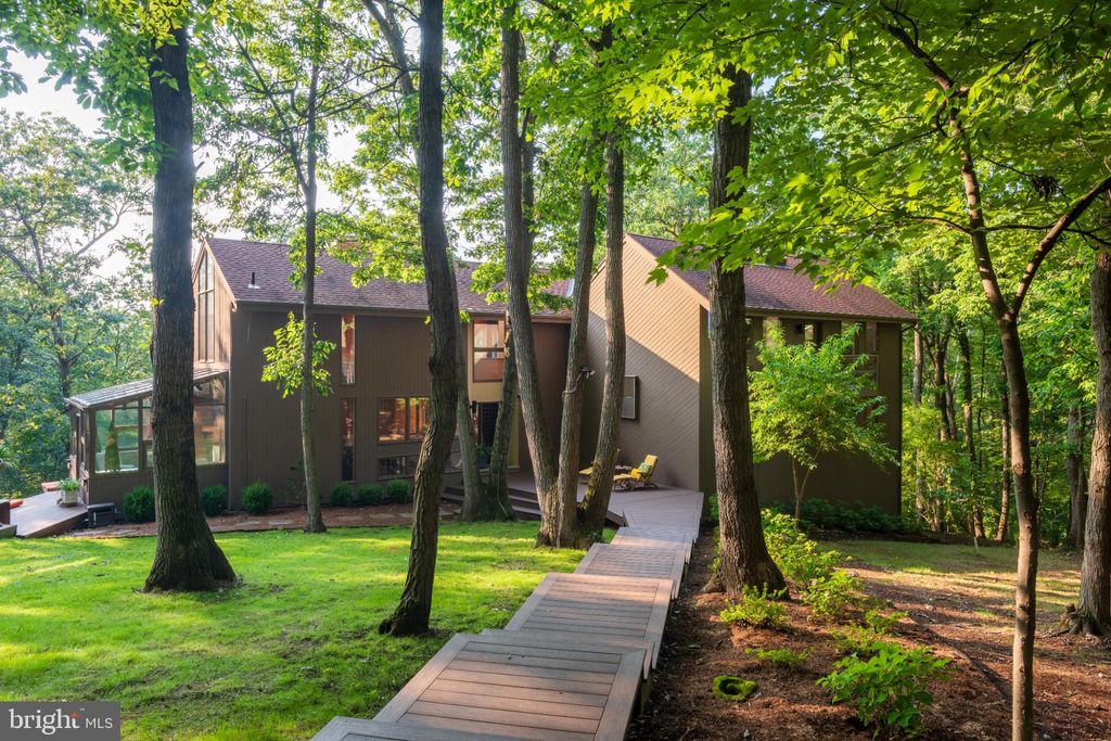 Photo of 725 Laurel Ridge Road, REINHOLDS, PA 17569 (MLS # PALA2083606)