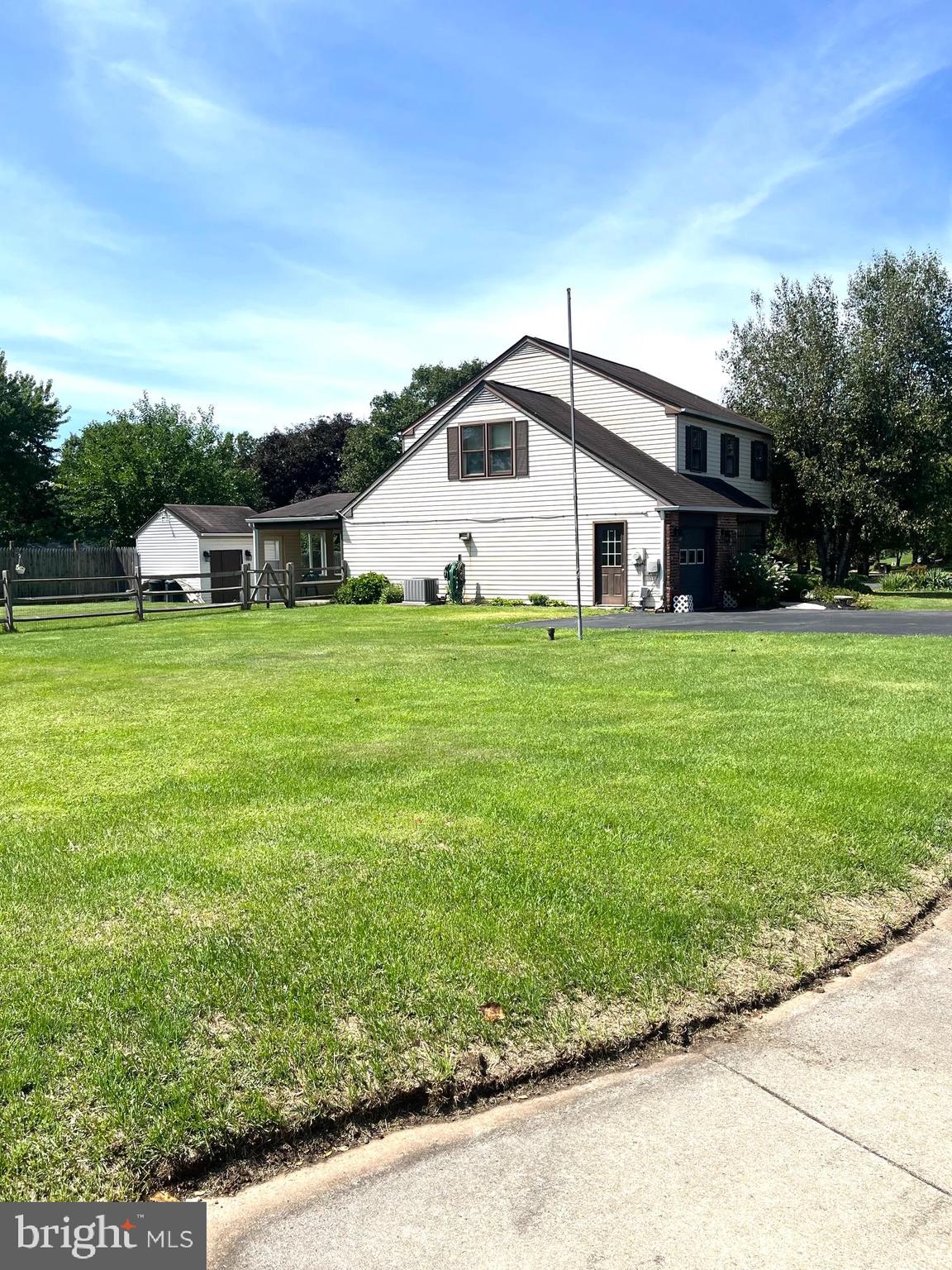 881 DEPOT LANE