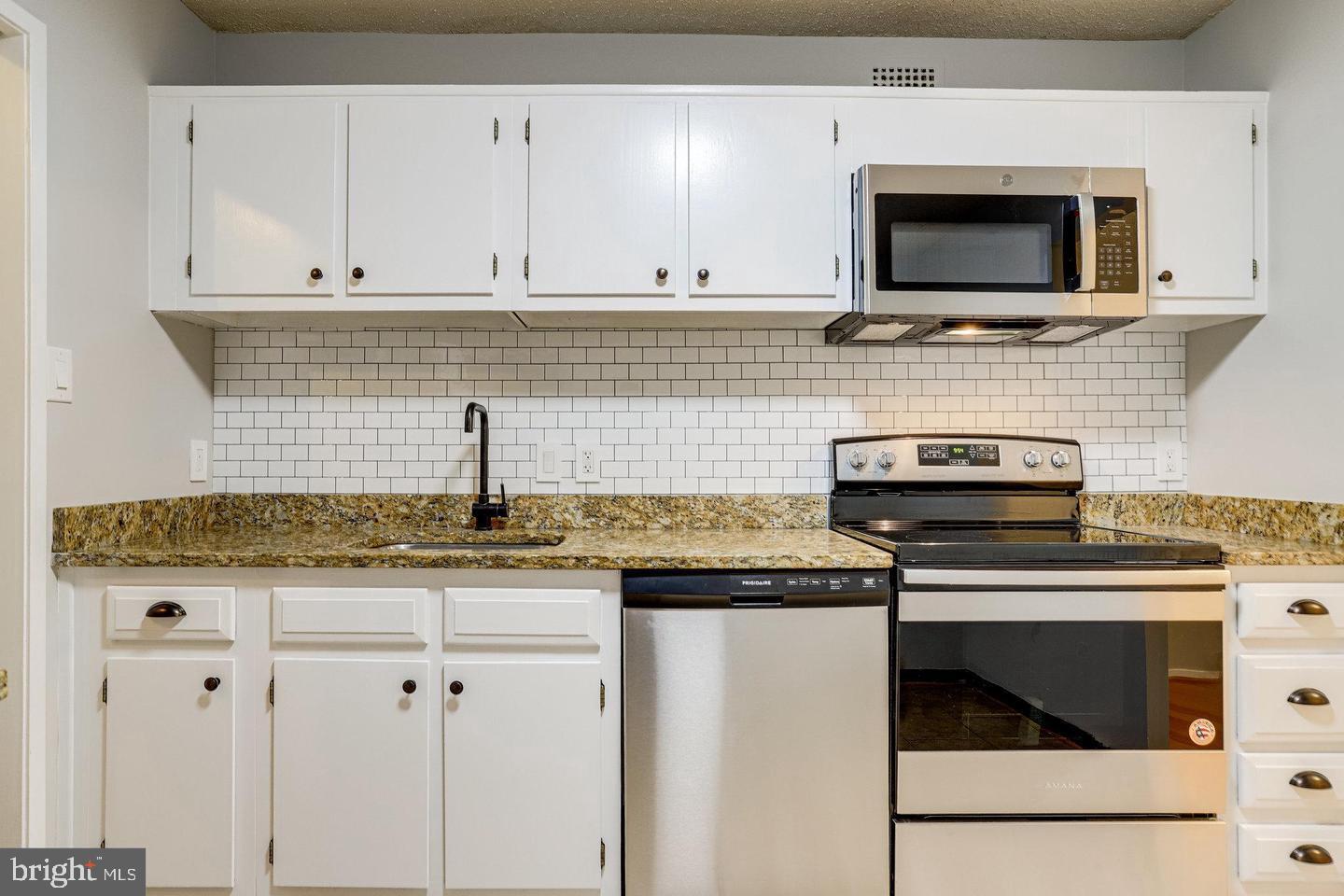 IDYLWOOD TOWERS CONDO - Residential