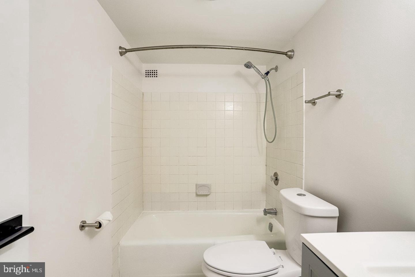 IDYLWOOD TOWERS CONDO - Residential