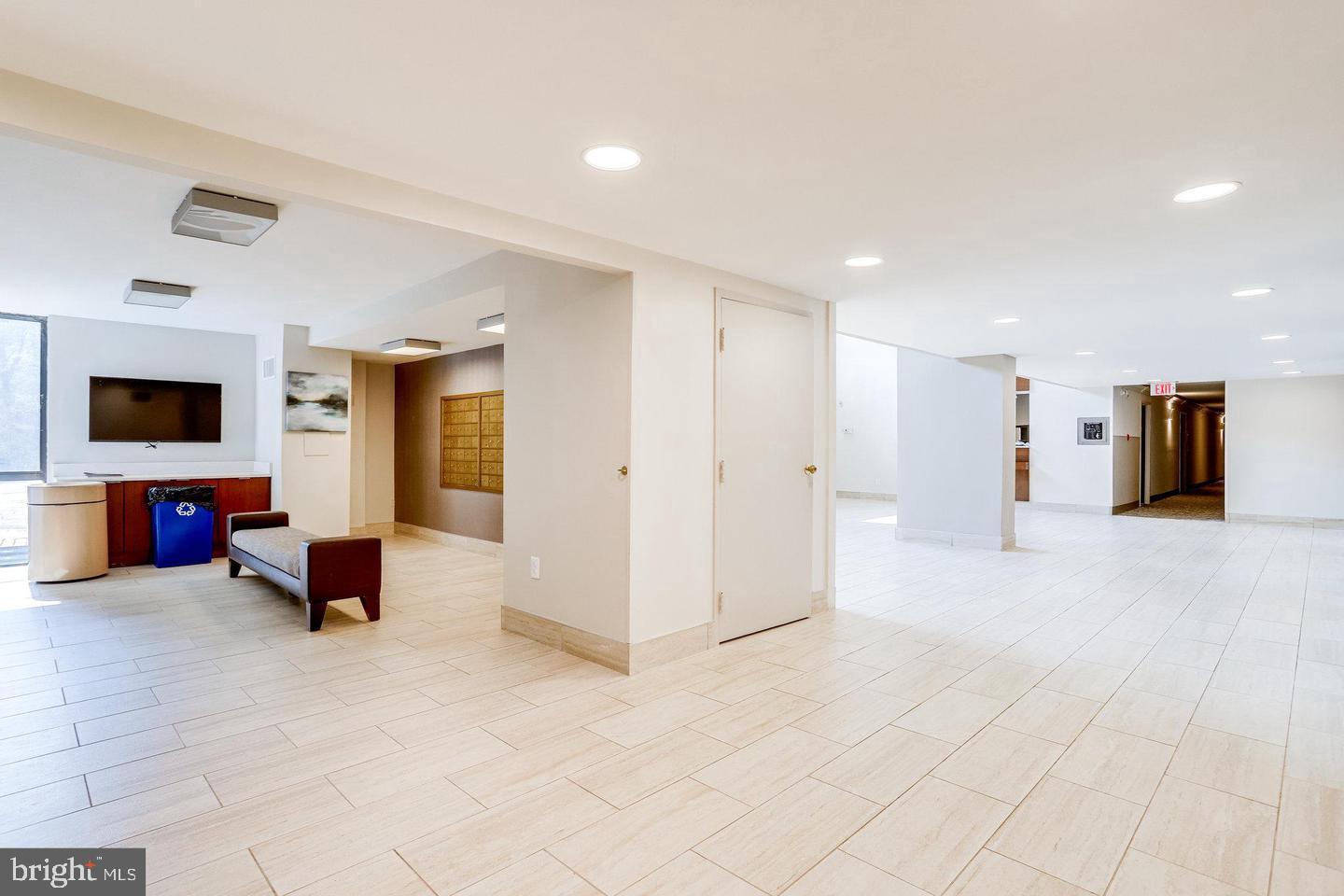 IDYLWOOD TOWERS CONDO - Residential