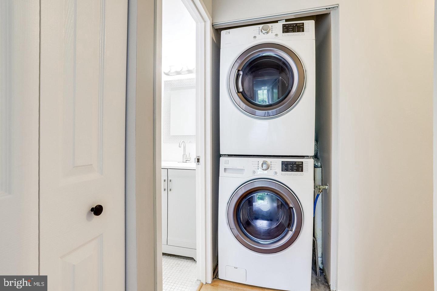 IDYLWOOD TOWERS CONDO - Residential