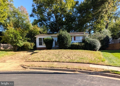 Photo of 1412 Patrick Circle SW, VIENNA, VA 22180 (MLS # VAFX2344402)