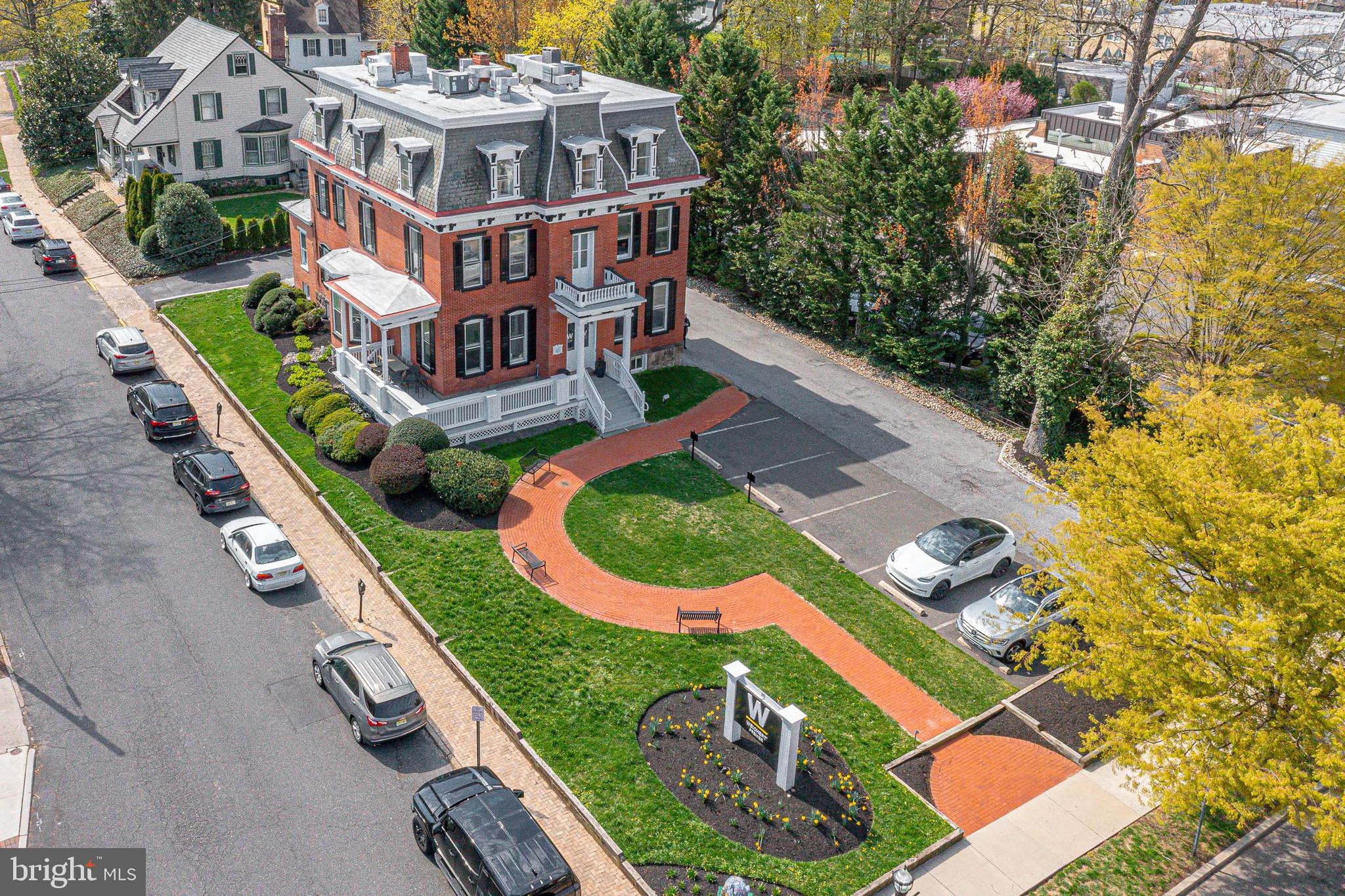 10 W MAIN STREET