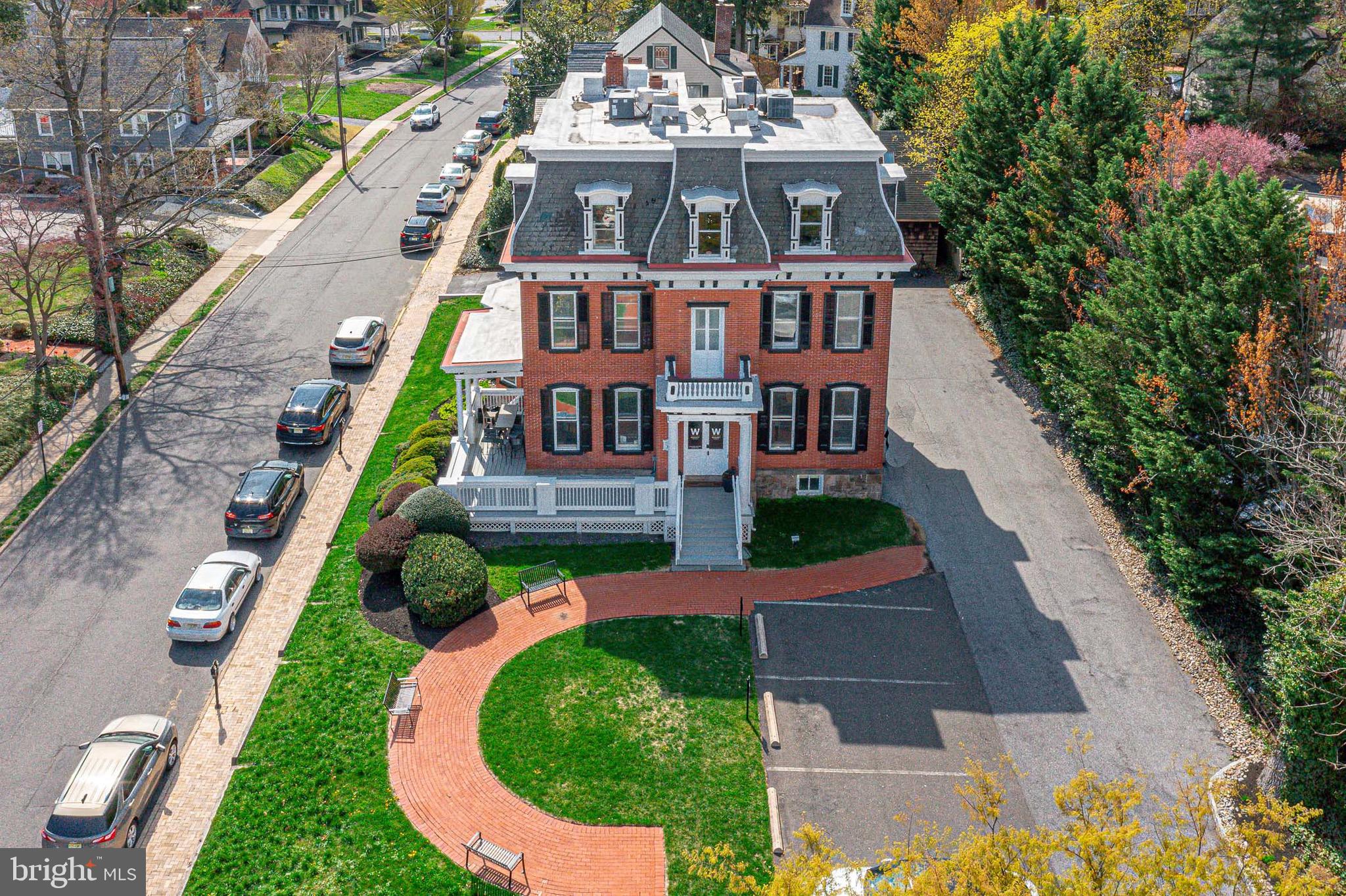 10 W MAIN STREET