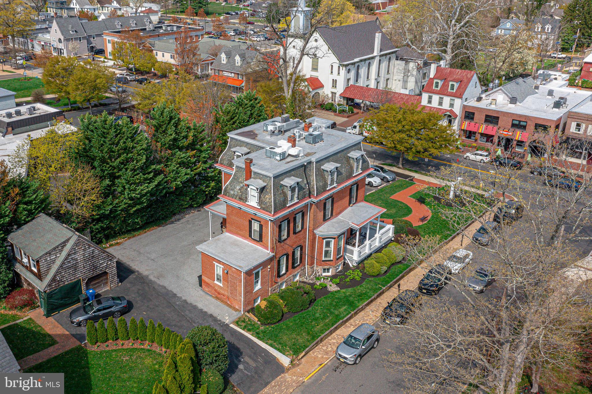 10 W MAIN STREET