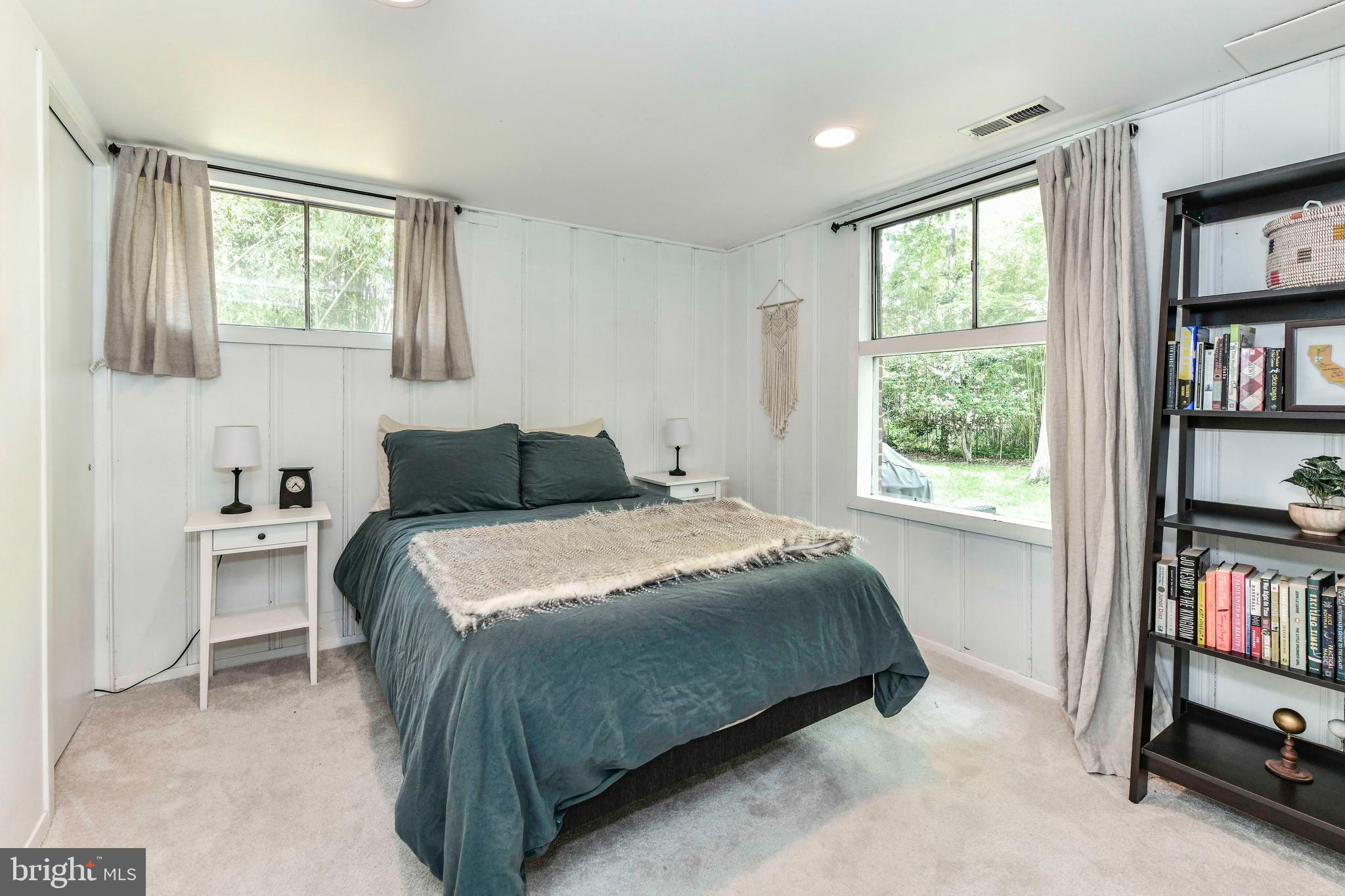 HOLMES RUN ACRES - Residential Lease