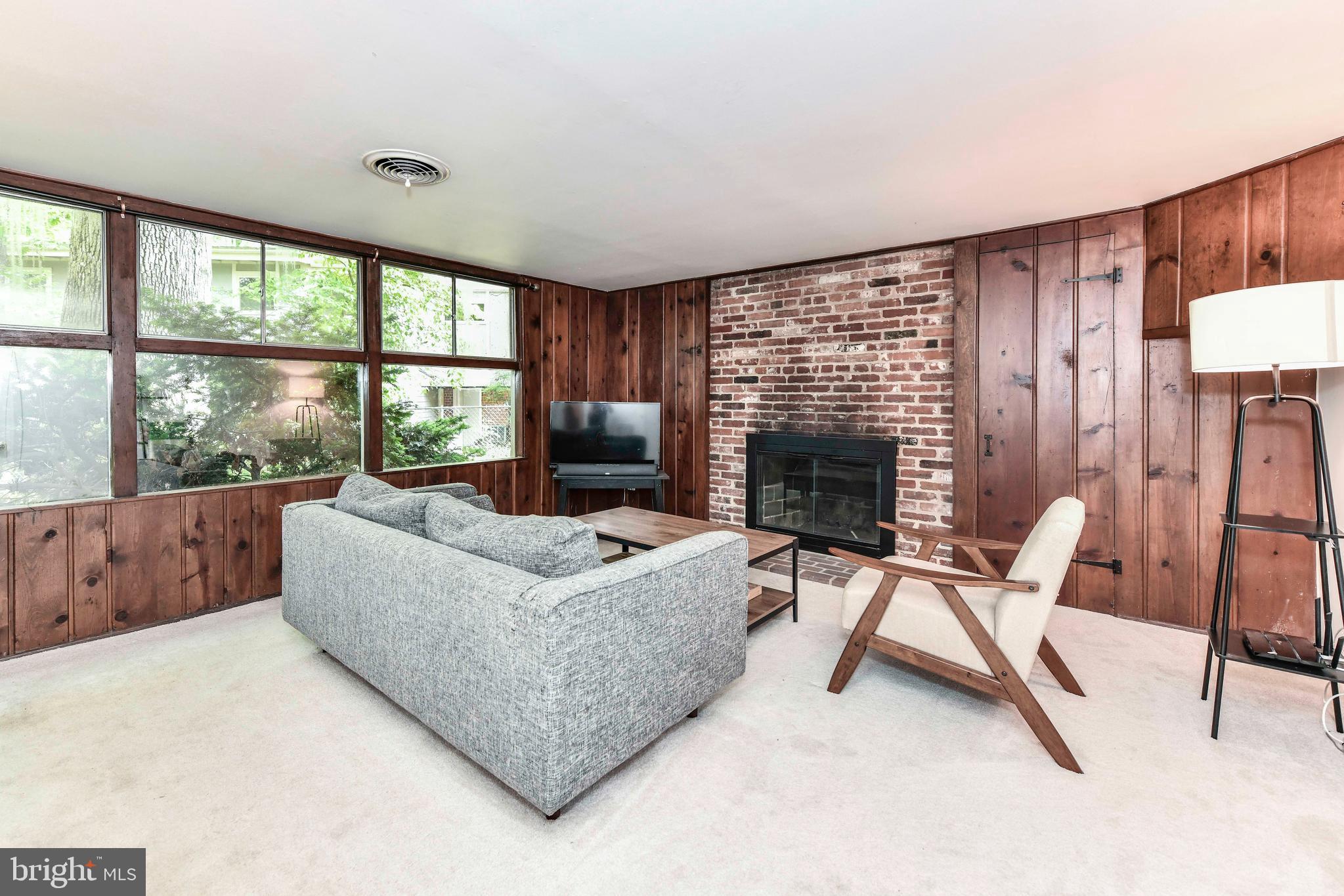 HOLMES RUN ACRES - Residential Lease