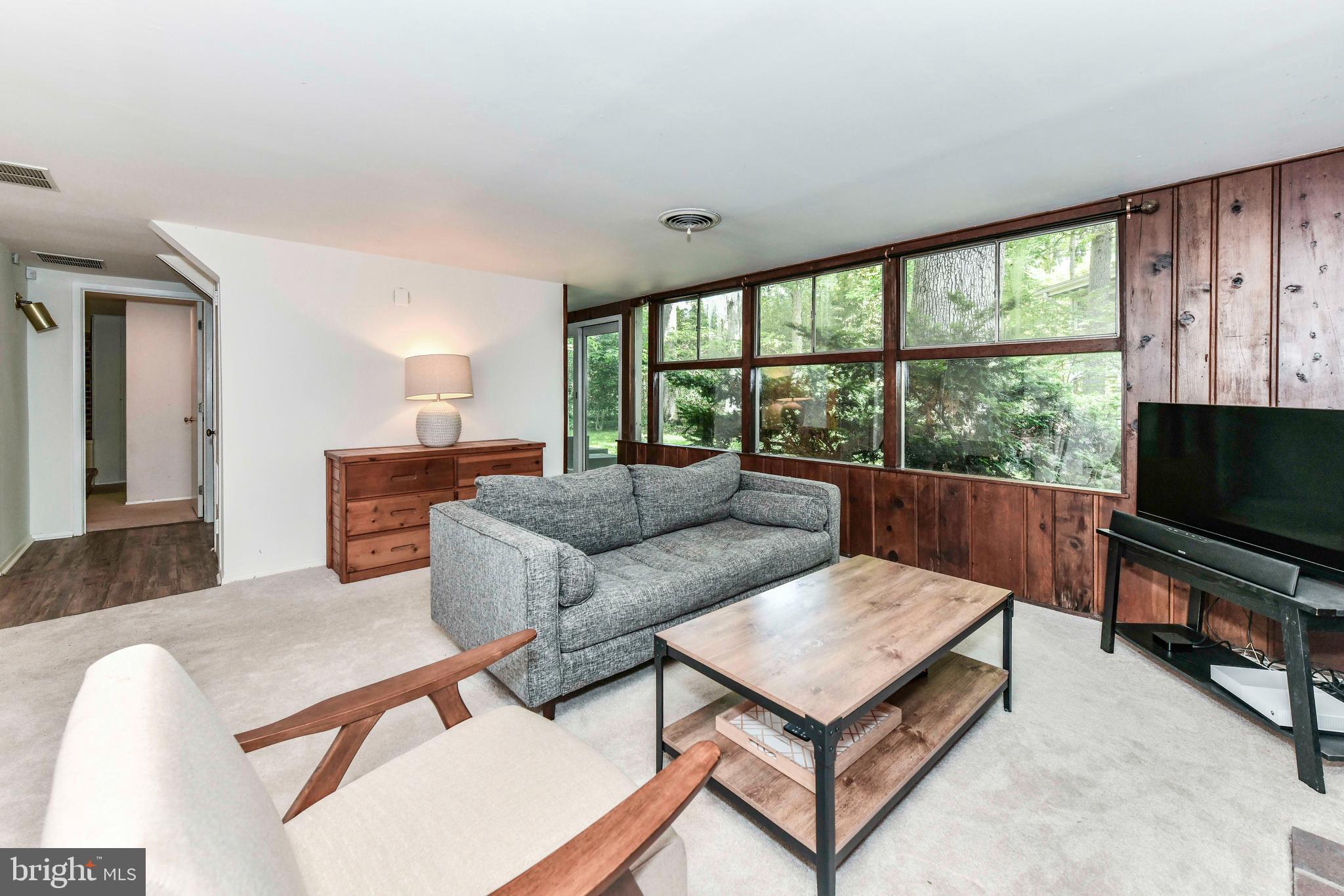 HOLMES RUN ACRES - Residential Lease