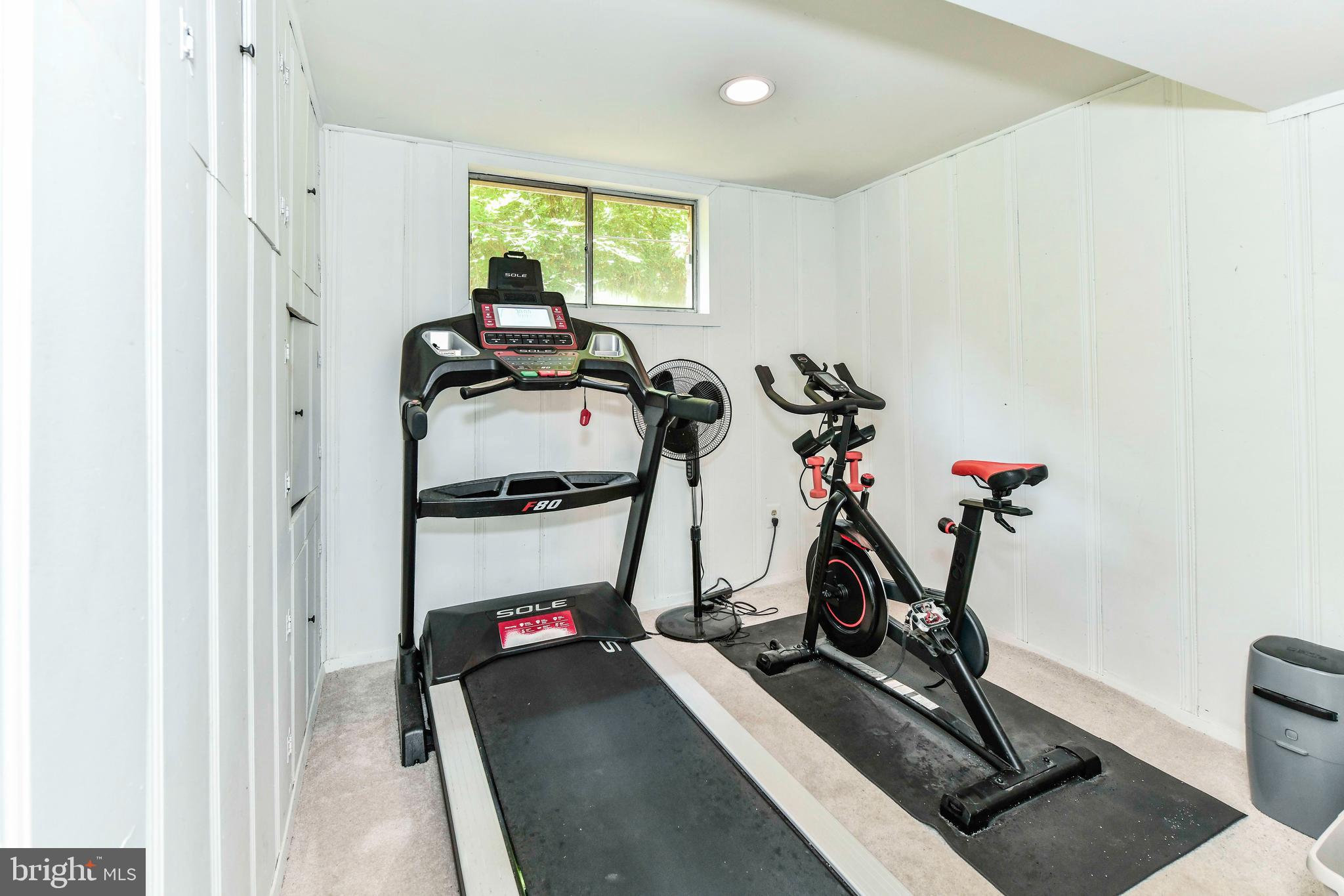 HOLMES RUN ACRES - Residential Lease