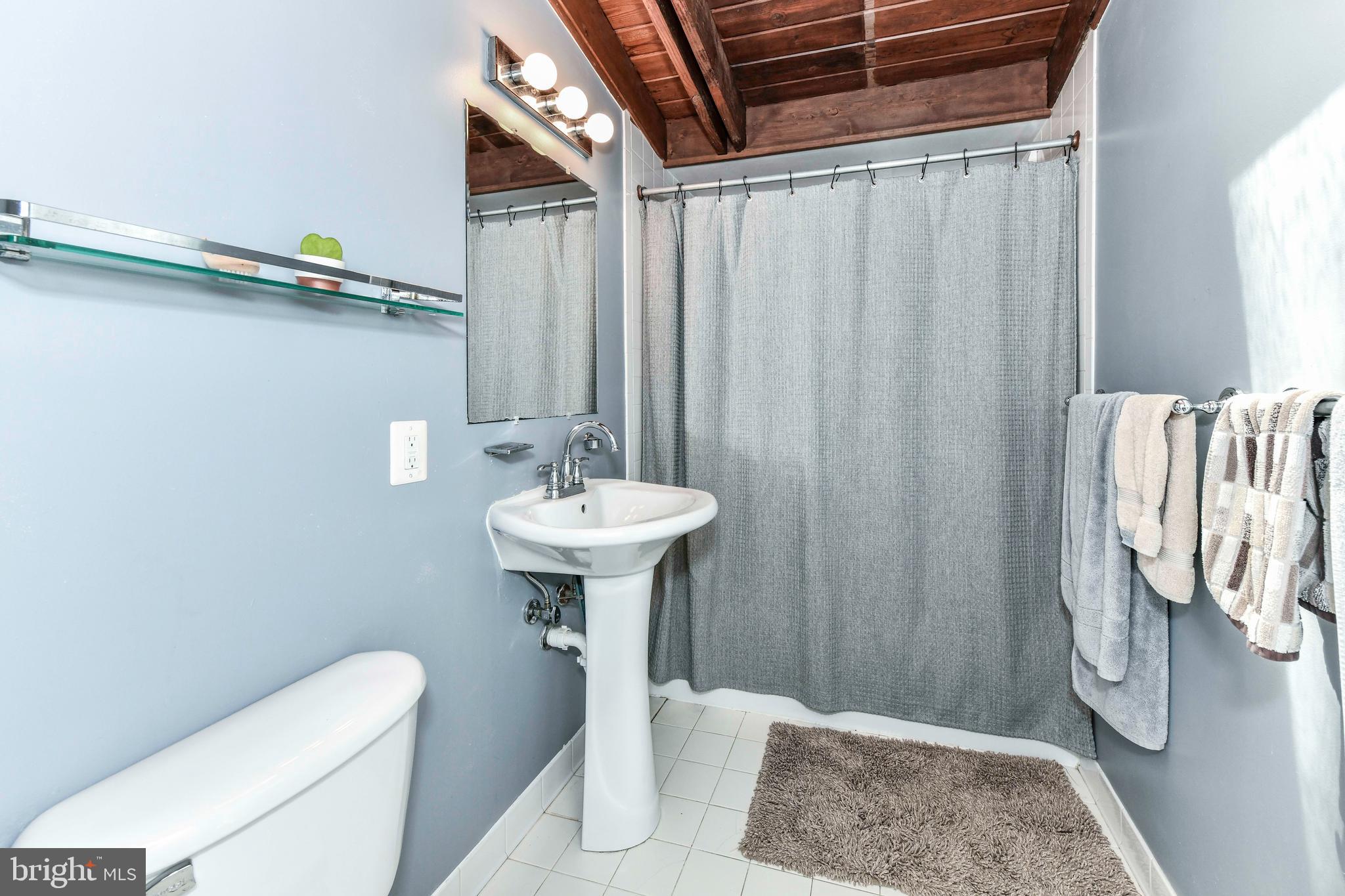 HOLMES RUN ACRES - Residential Lease