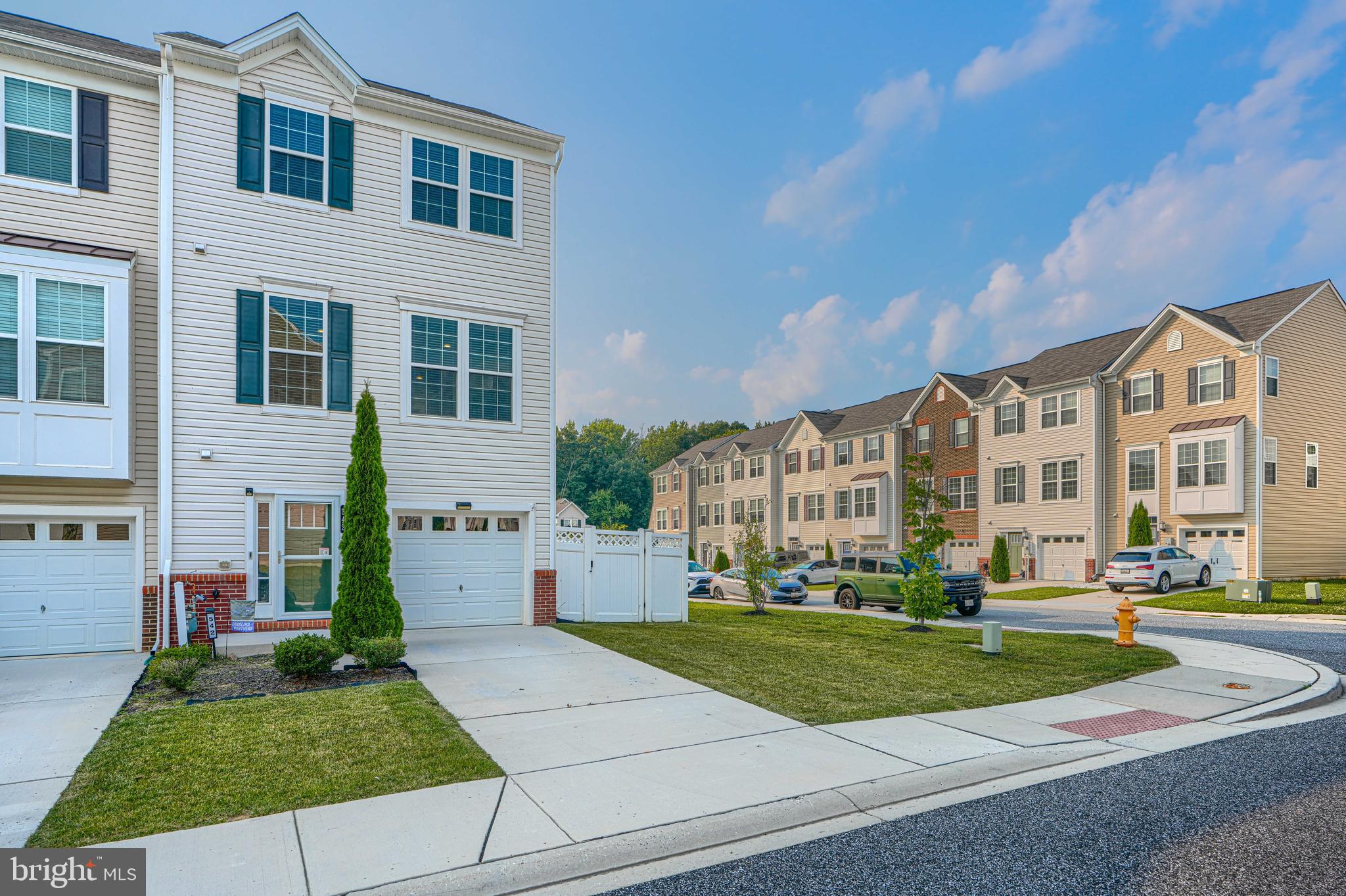 542 CALVERT WAY