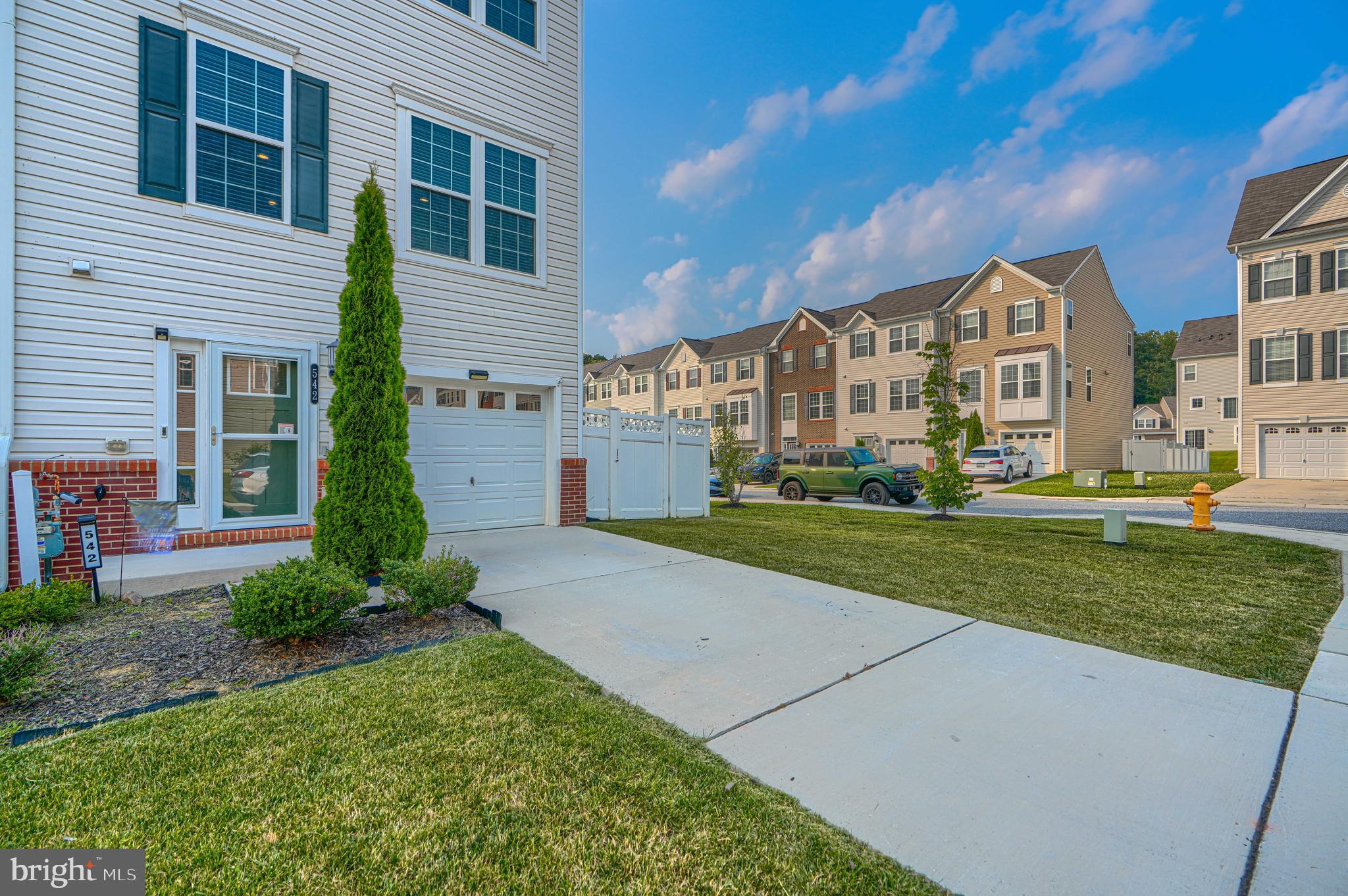 542 CALVERT WAY
