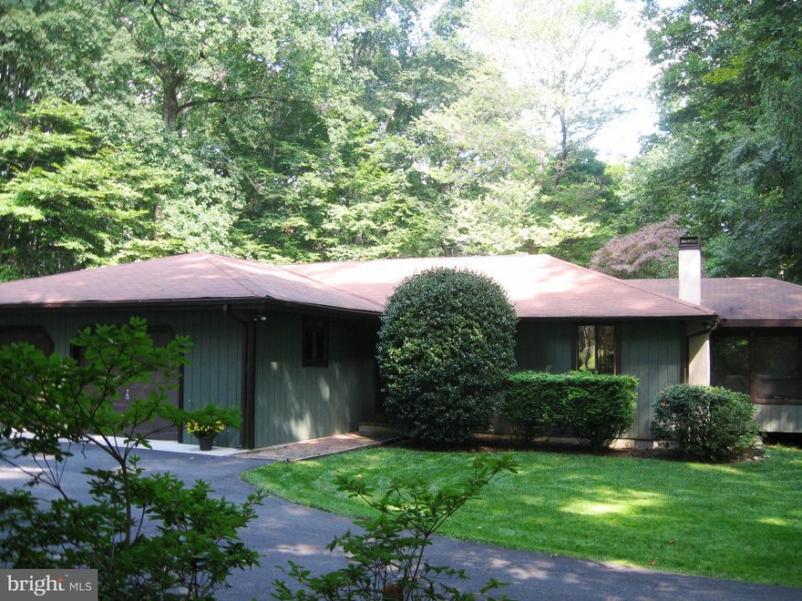 "U" is for unique. This "U"-shaped ranch is truly one of a kind. Two bedrooms on each wing look inward to central courtyard or out to majestic tall trees. 3 full bathrooms, two wood-burning fireplaces, one centrally located kitchen at the bottom of the "U." Serene screened porch off of the family room. Quiet lot at the end of a long driveway with front views of the neighboring horse farm.