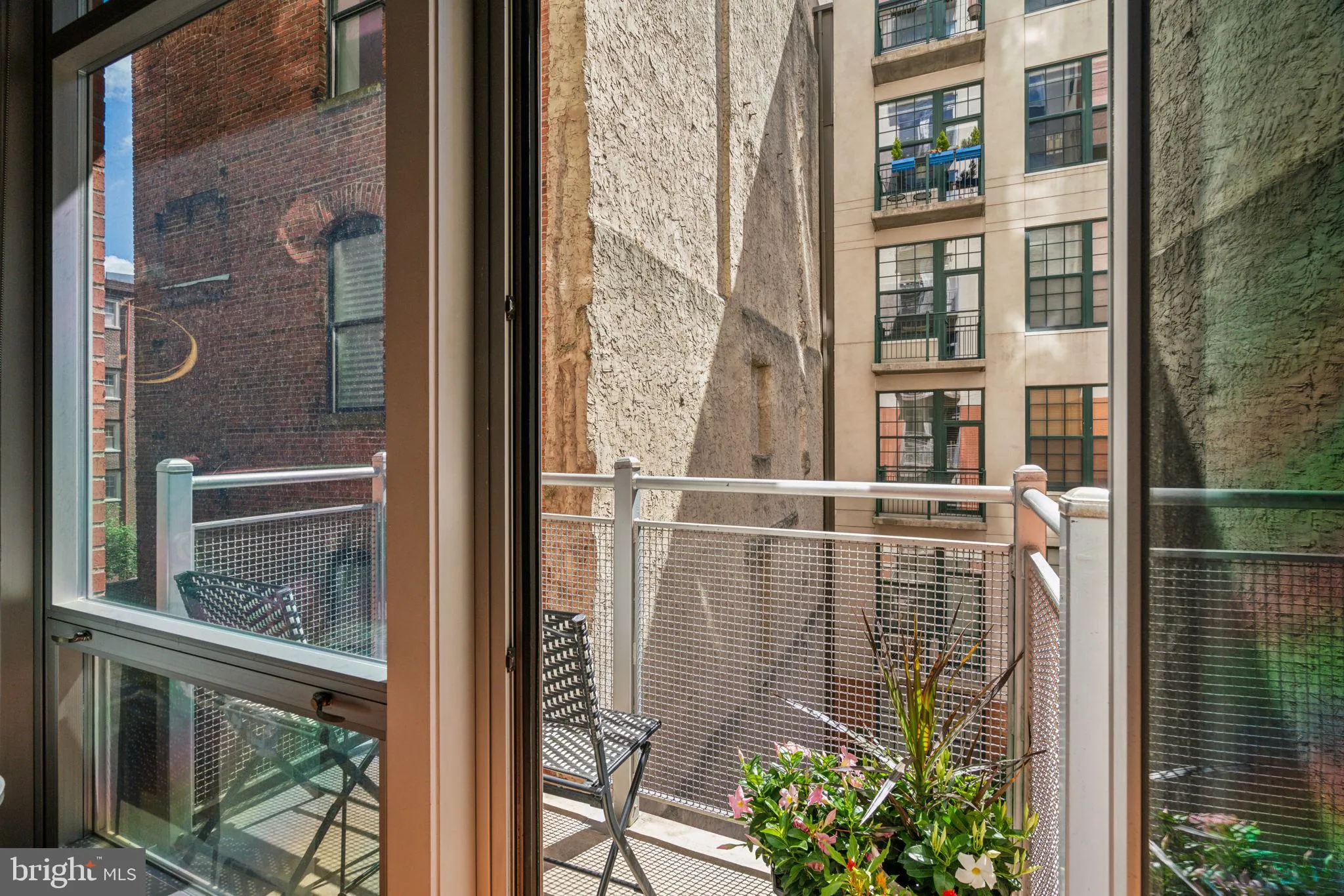 Philadelphia, Pennsylvania 19106, United States, 3 Bedrooms Bedrooms, ,2 BathroomsBathrooms,Residential,Contingent,127662