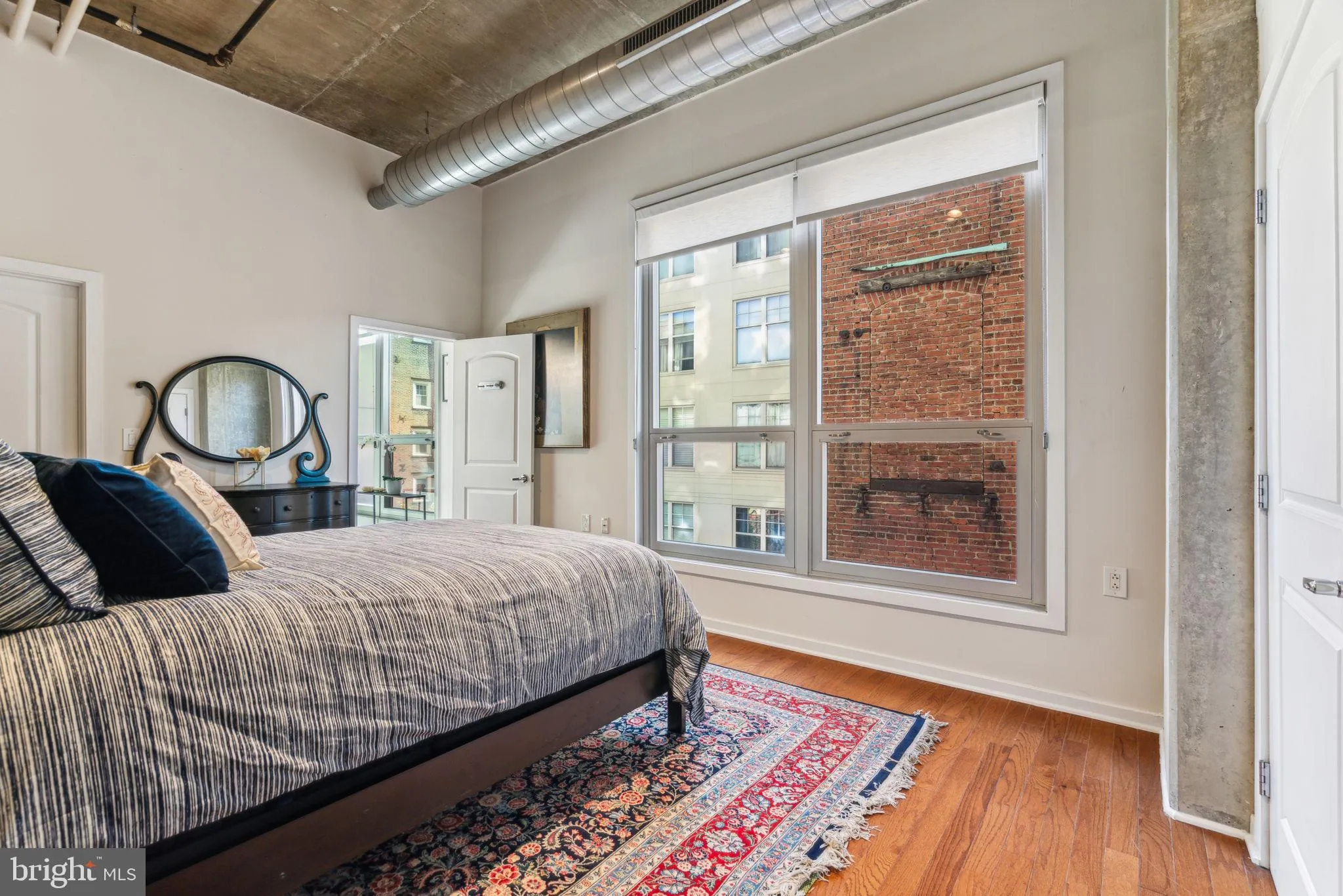 Philadelphia, Pennsylvania 19106, United States, 3 Bedrooms Bedrooms, ,2 BathroomsBathrooms,Residential,Contingent,127662