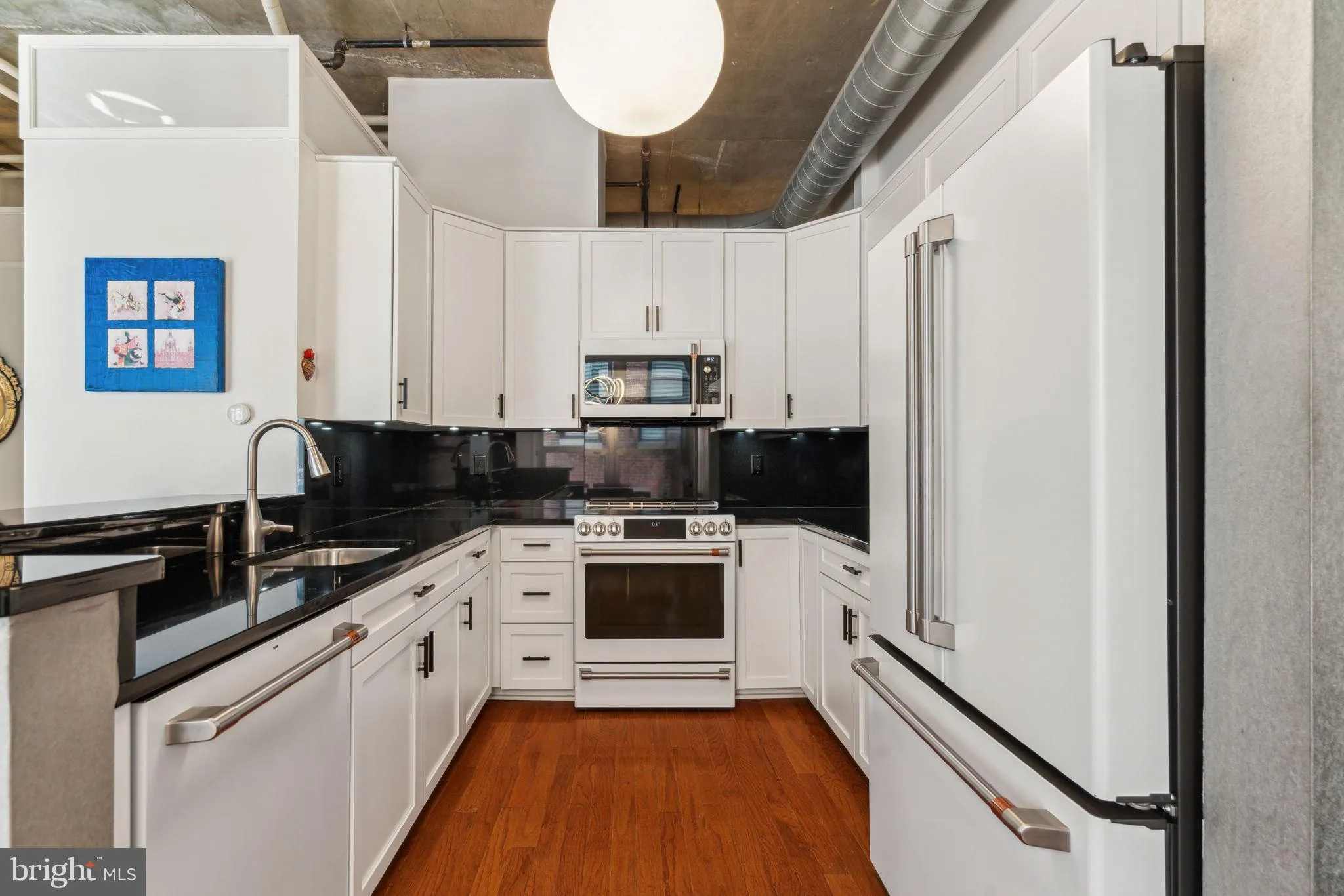 Philadelphia, Pennsylvania 19106, United States, 3 Bedrooms Bedrooms, ,2 BathroomsBathrooms,Residential,Contingent,127662