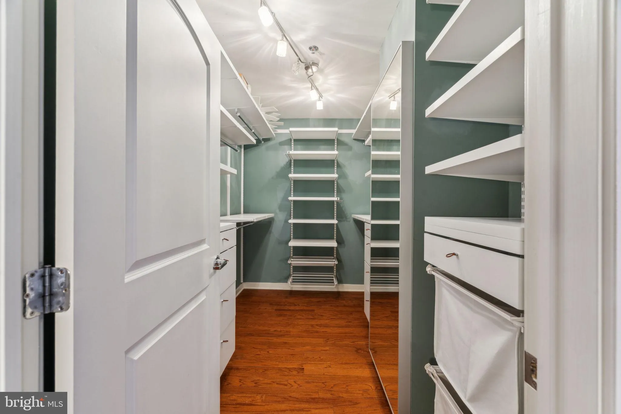 Philadelphia, Pennsylvania 19106, United States, 3 Bedrooms Bedrooms, ,2 BathroomsBathrooms,Residential,Contingent,127662