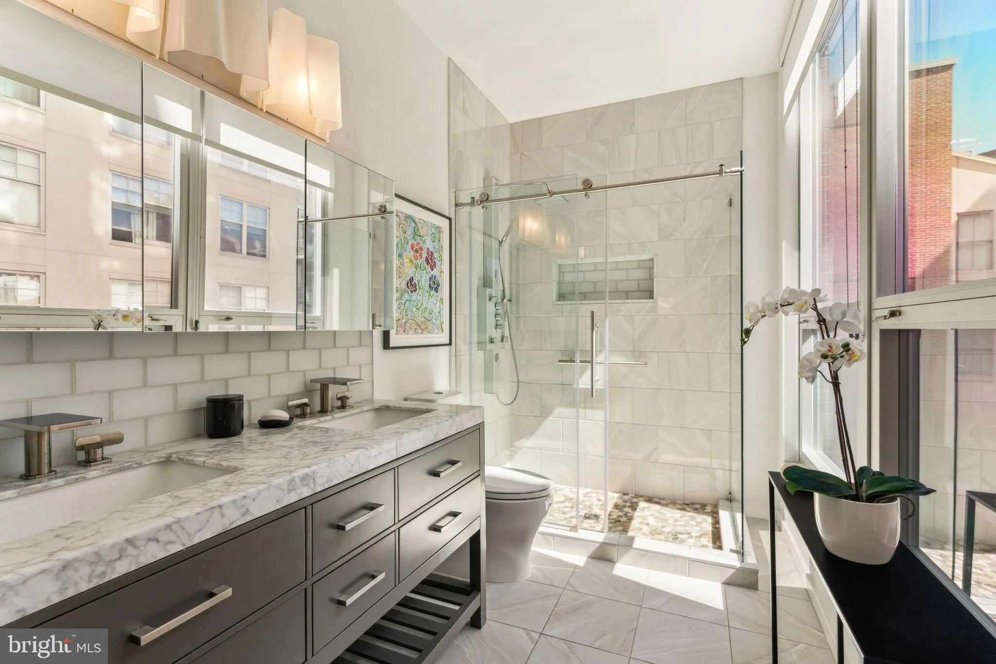 Philadelphia, Pennsylvania 19106, United States, 3 Bedrooms Bedrooms, ,2 BathroomsBathrooms,Residential,Contingent,127662