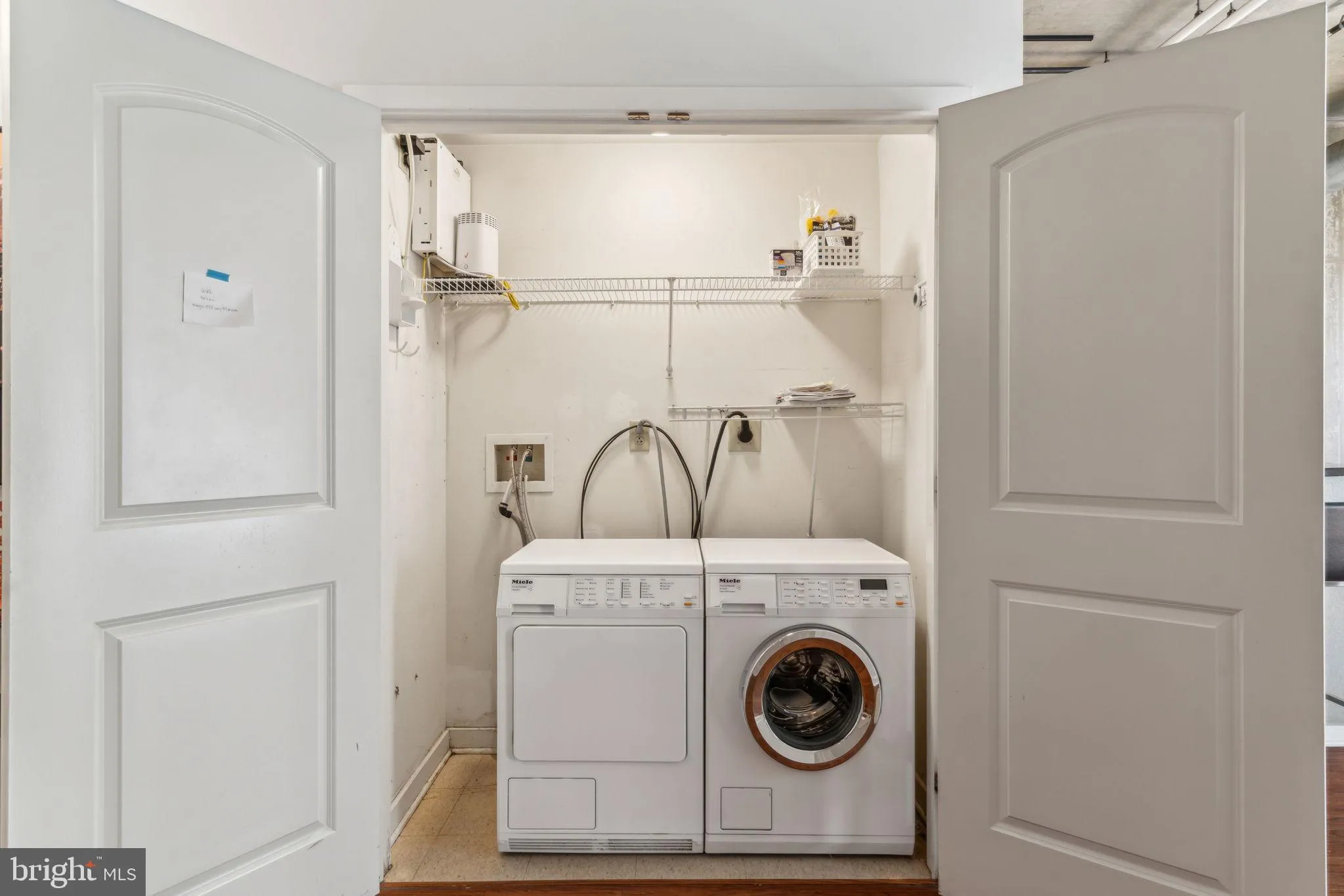 Philadelphia, Pennsylvania 19106, United States, 3 Bedrooms Bedrooms, ,2 BathroomsBathrooms,Residential,Contingent,127662