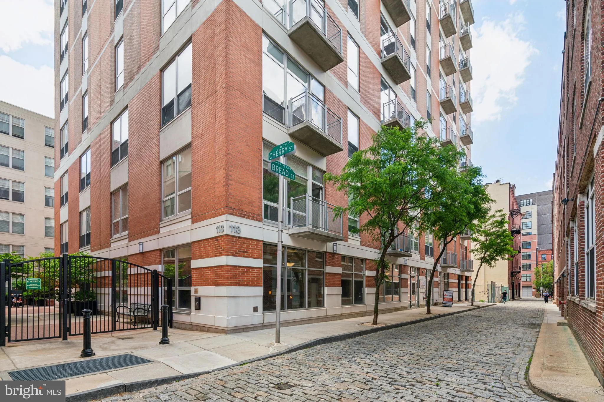 Philadelphia, Pennsylvania 19106, United States, 3 Bedrooms Bedrooms, ,2 BathroomsBathrooms,Residential,Contingent,127662