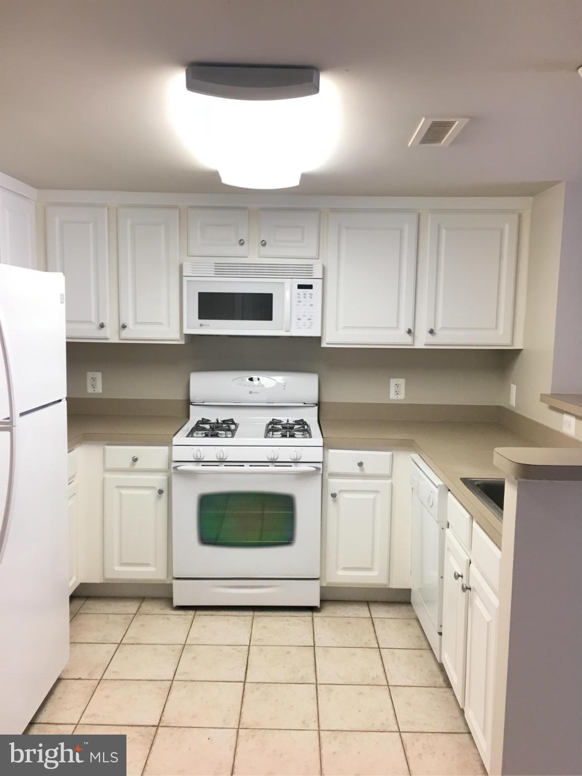 GALLERY AT WHITE FLINT - Residential Lease