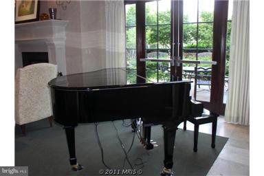 GALLERY AT WHITE FLINT - Residential Lease