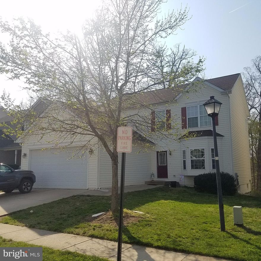 Gated Community. Move in Ready! Close to 95 S.