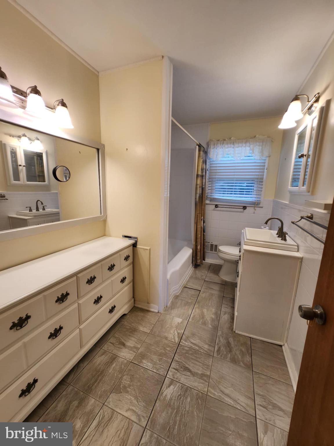COLONIAL ACRES - Residential