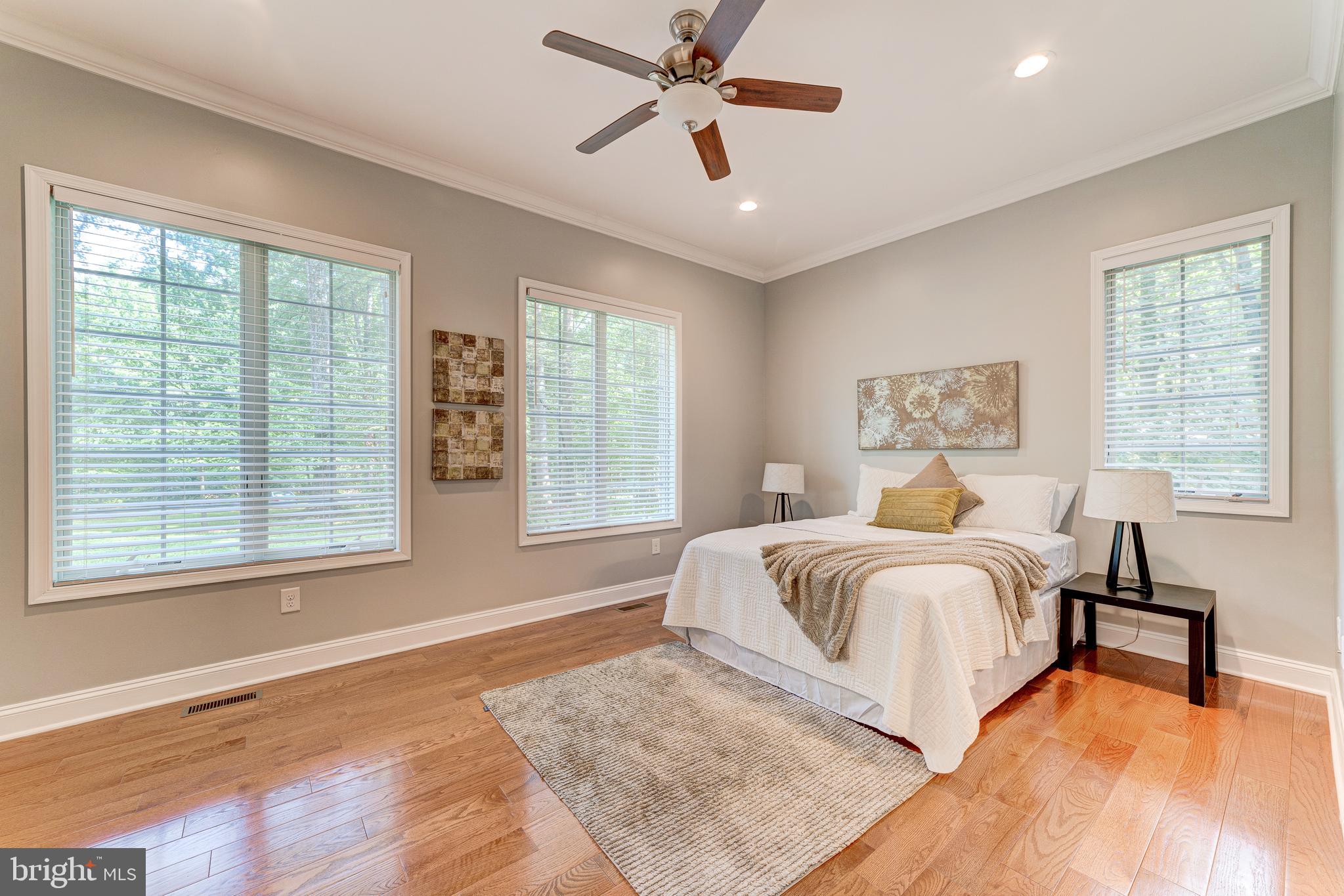 HOLLINRIDGE - Residential