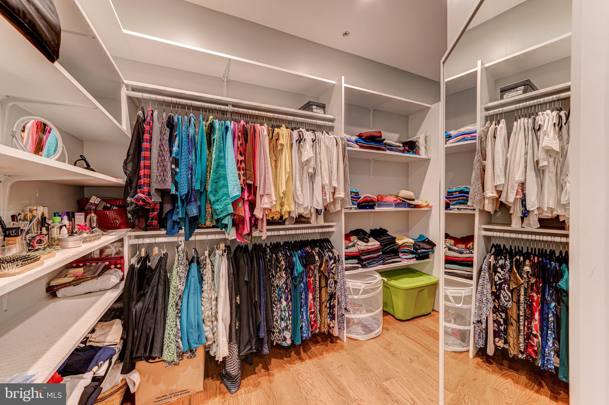 HOLLINRIDGE - Residential