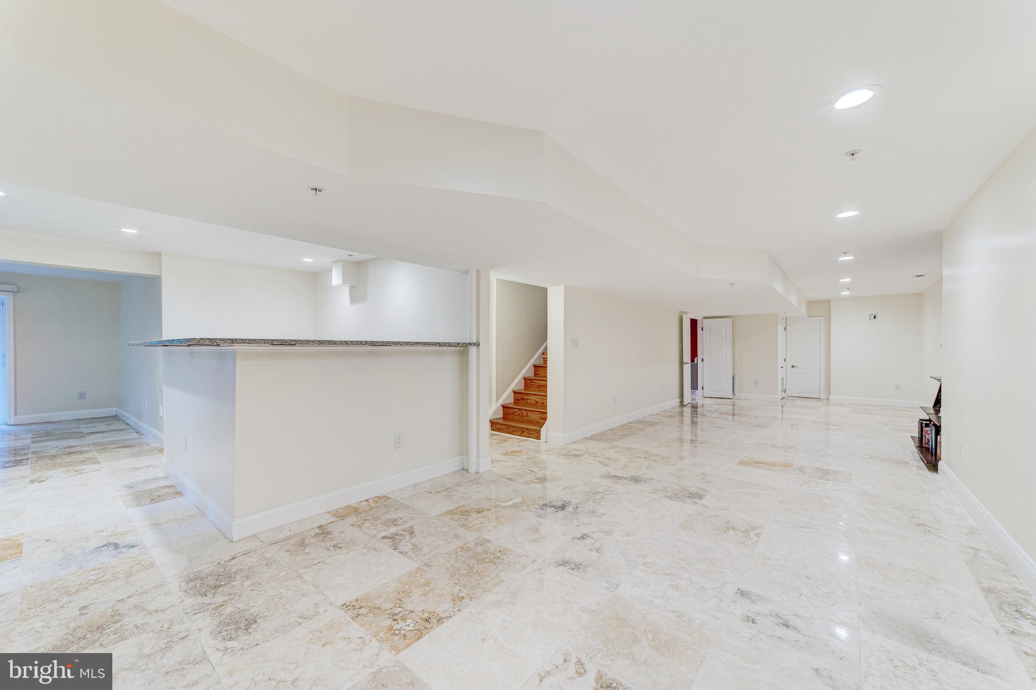 HOLLINRIDGE - Residential