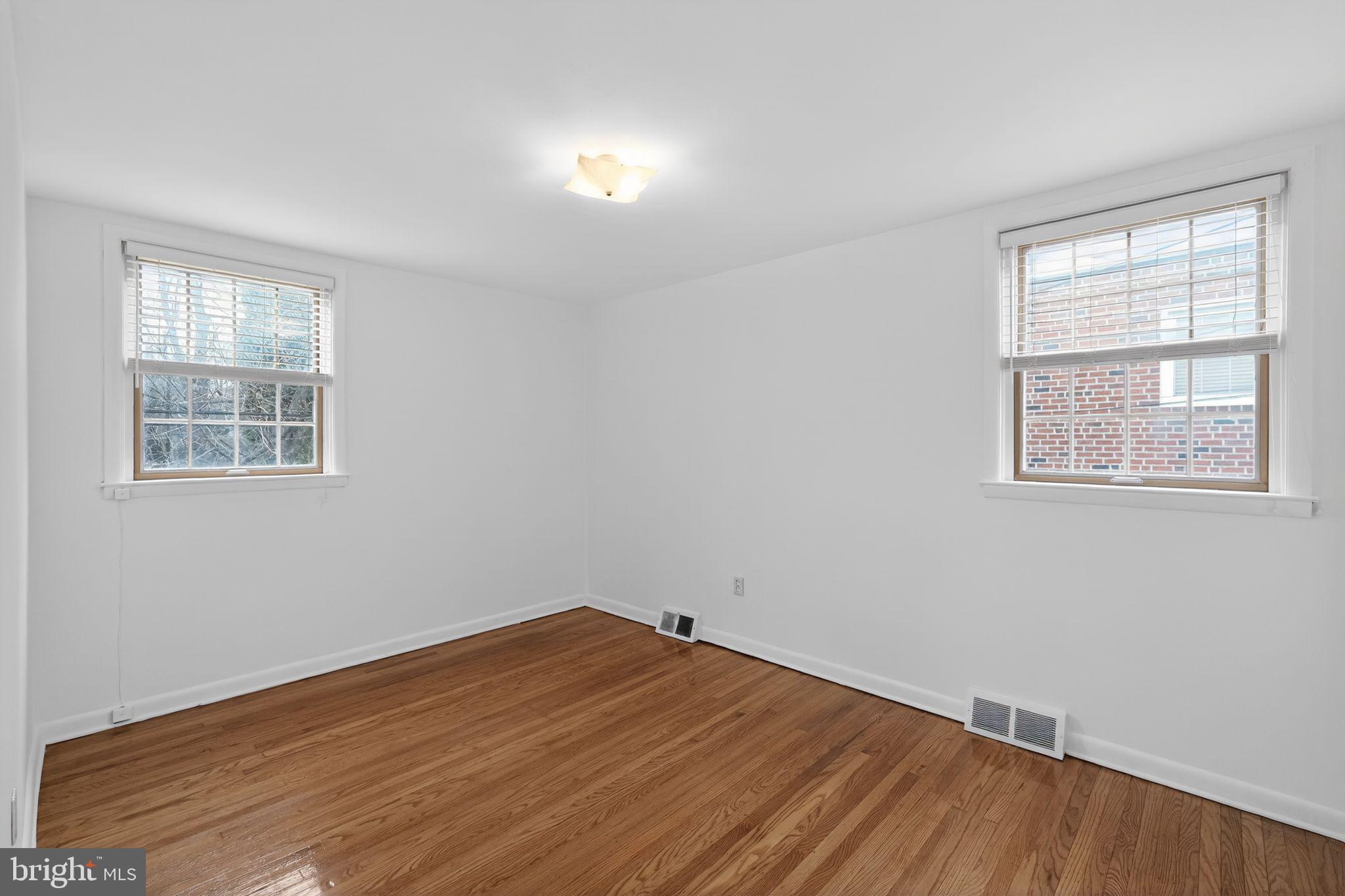 ROXBOROUGH - Residential