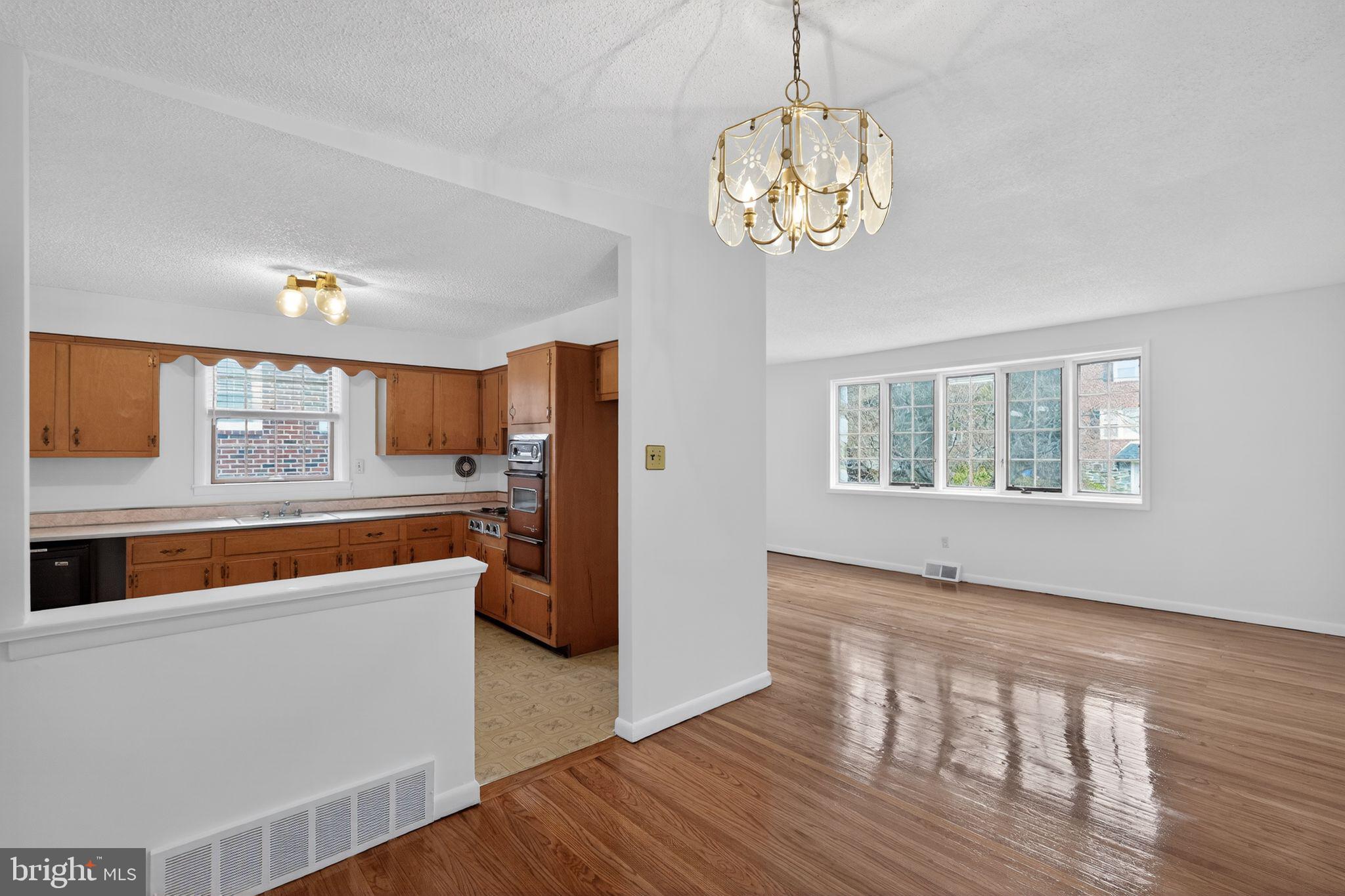 ROXBOROUGH - Residential