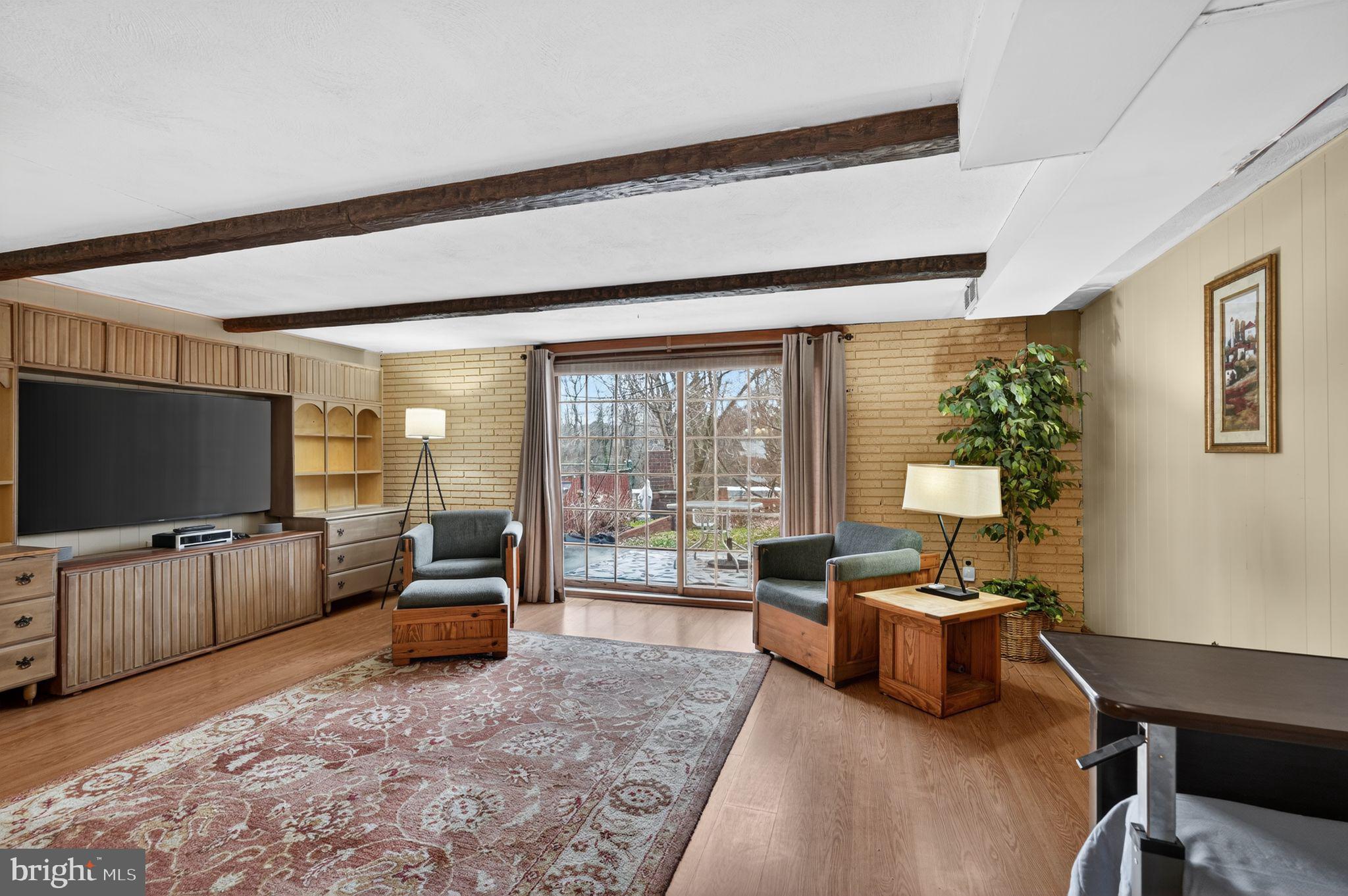 ROXBOROUGH - Residential