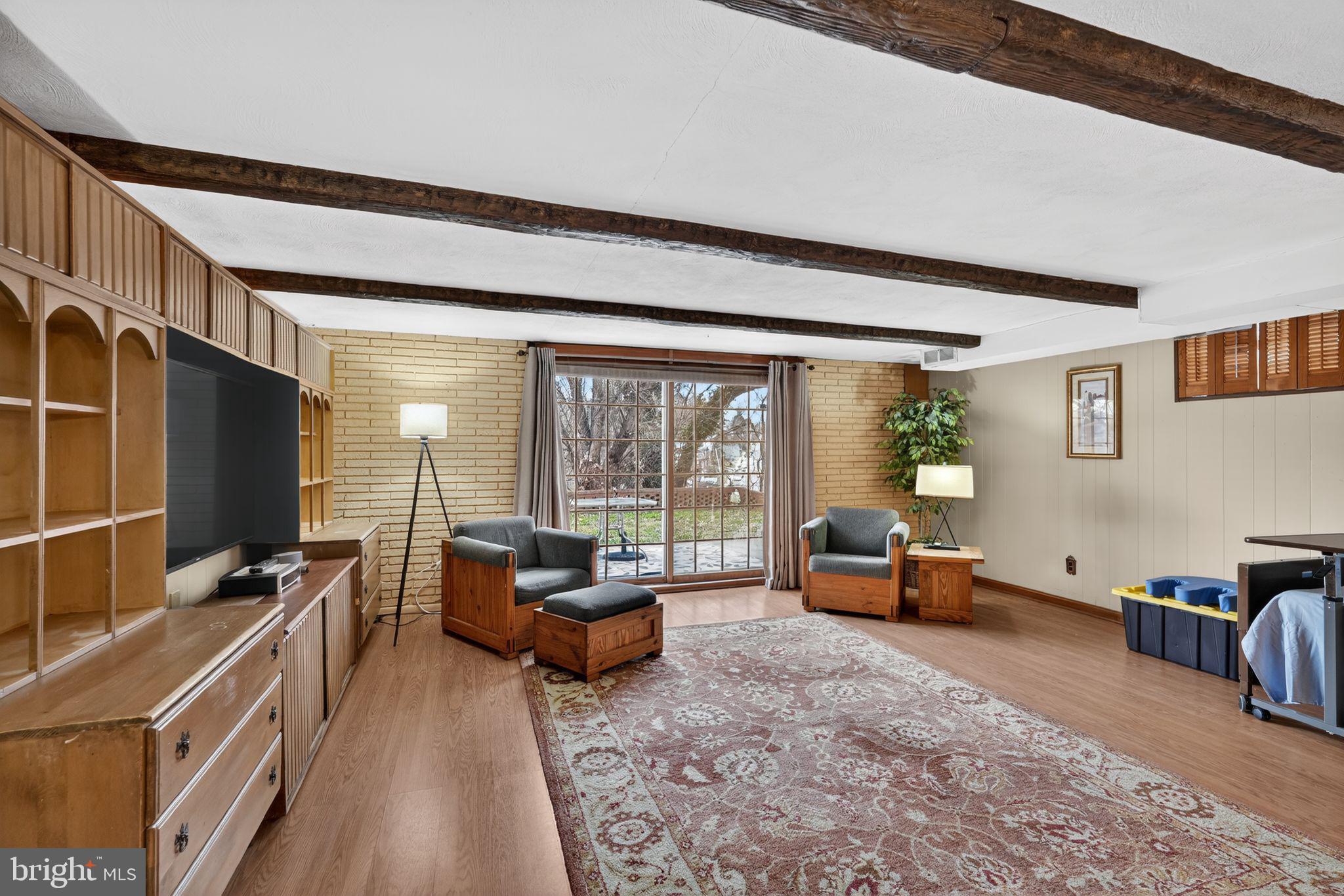 ROXBOROUGH - Residential