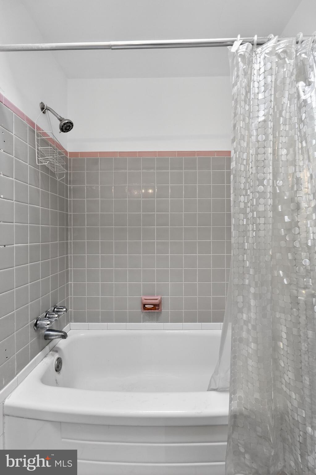 ROXBOROUGH - Residential