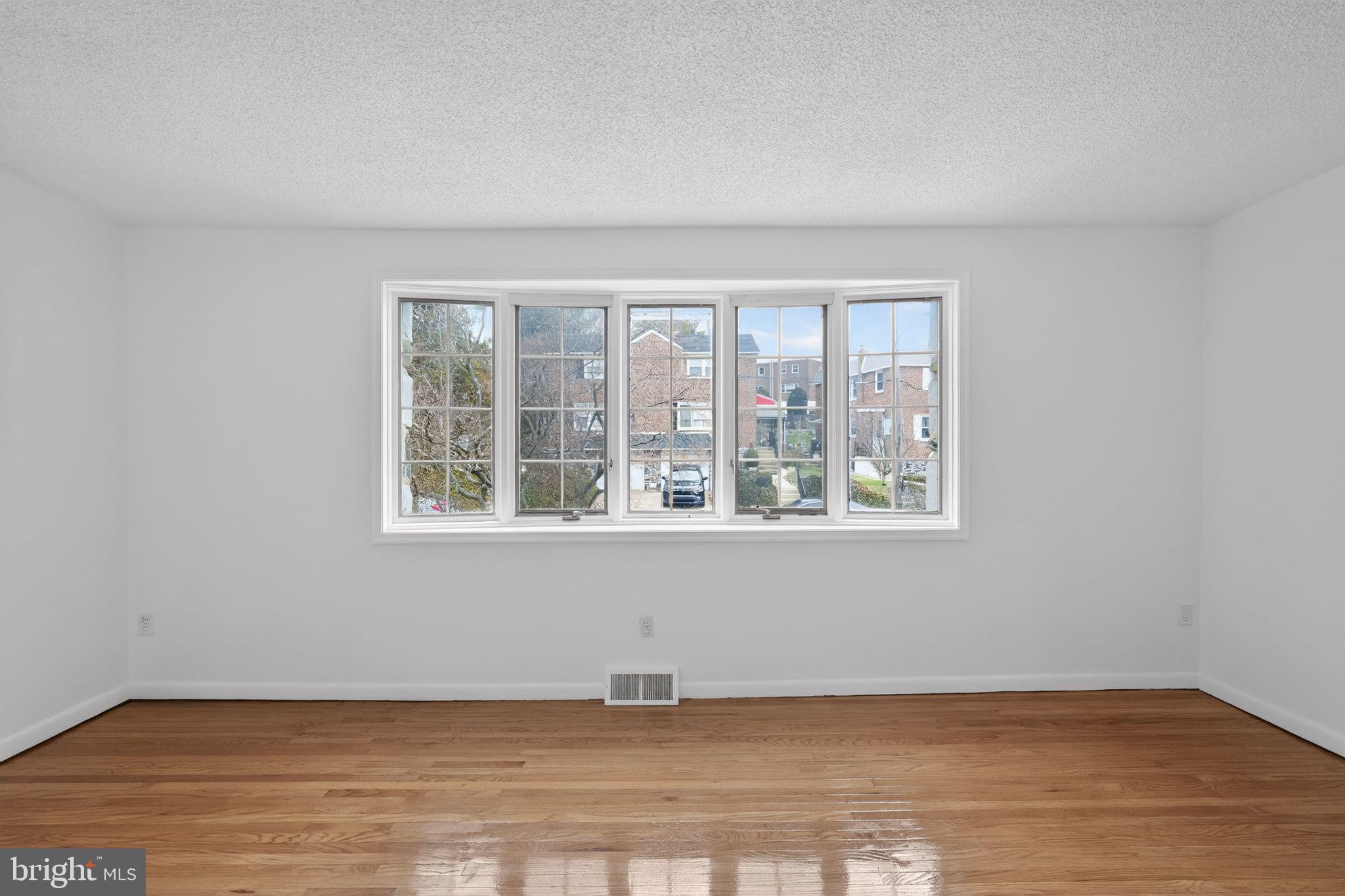 ROXBOROUGH - Residential