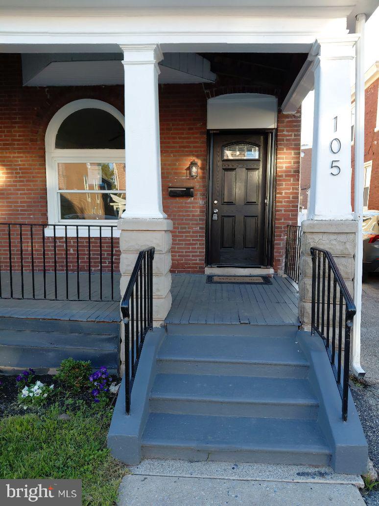 Plenty of off street parking. Newer kitchen,2 newer bathrooms, newer gas heater, newer windows, floors have been redone. Beautiful listing blocks to down town and the Montgomery Co Court House Norristown! If you haven't recently visited, you may not have seen all the improvements that have occurred. From streetscapes, the cultural district, and major transportation improvement projects to thriving neighborhoods - commercial growth in Norristown is on the rise. Norristown is home to many new businesses - and our existing businesses are expanding!The Recreation Department provides programs for children and adults throughout the year. Our Thomas Barone Memorial Complex offers 3 fields, one with lights, for our youth baseball and softball programs. Latshaw Field is a host toChestnut Hill University,Connie Mack BaseballCYO During the Baseball SeasonNorristown DiamondsSenior League Baseball (Ages 30 and Over)We also have an adult softball field at Sully Gelet field and Patti Simons Field. Elmwood Park offers:Bocce BallPicnicsPlayground AreasSunday ConcertsVolleyball :RIVERFRONT REDEVELOPMENT.As property along the riverfront is readied for redevelopment, the path forward for a thriving riverfront is also underway.Schuylkill River TrailThe trailhead at Norristown Transportation Center was developed for use by trail users through the cooperation of Municipality of Norristown, Montgomery County Parks and PA Heritage Parks, and SEPTA. Trail users may use these parking facilities at no cost after 5 p.m. on weekdays and all weekend. Visit the Schuylkill River Trail website to learn more.Elmwood Park Zoo is a zoo located in Norristown, Pennsylvania.