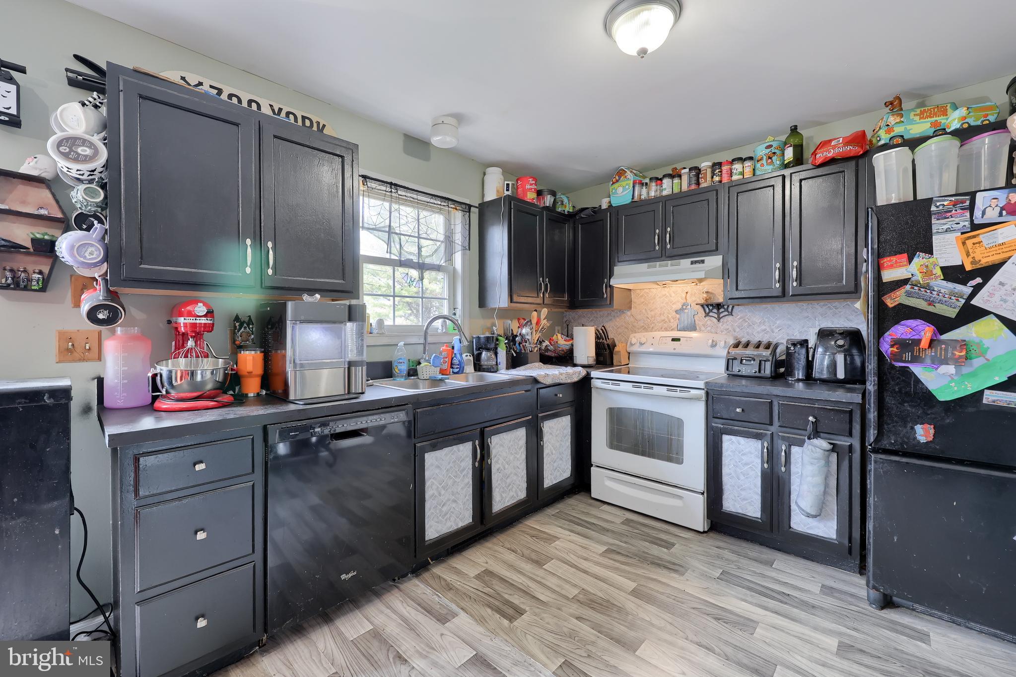572 CLOVERBROOK DRIVE