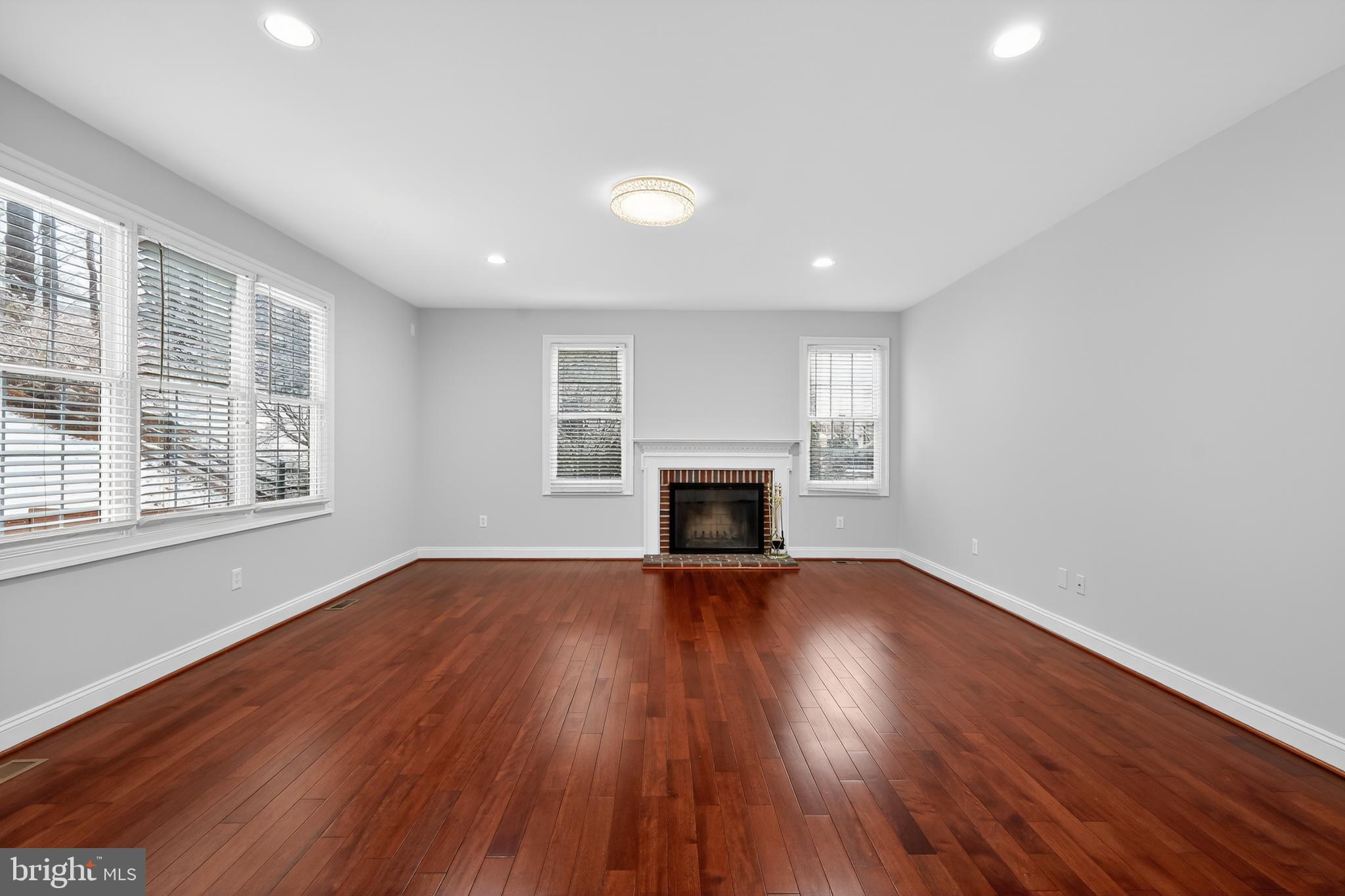 WILLOWS OF POTOMAC - Residential