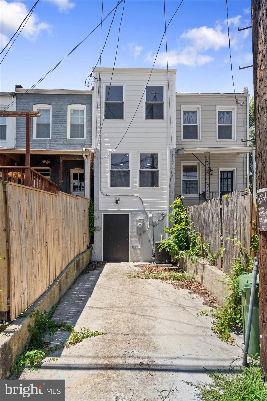 HAMPDEN HISTORIC DISTRICT - Residential Lease