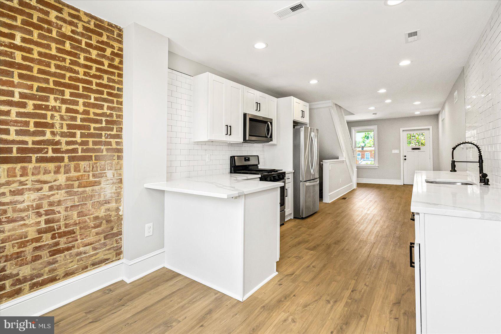 HAMPDEN HISTORIC DISTRICT - Residential Lease