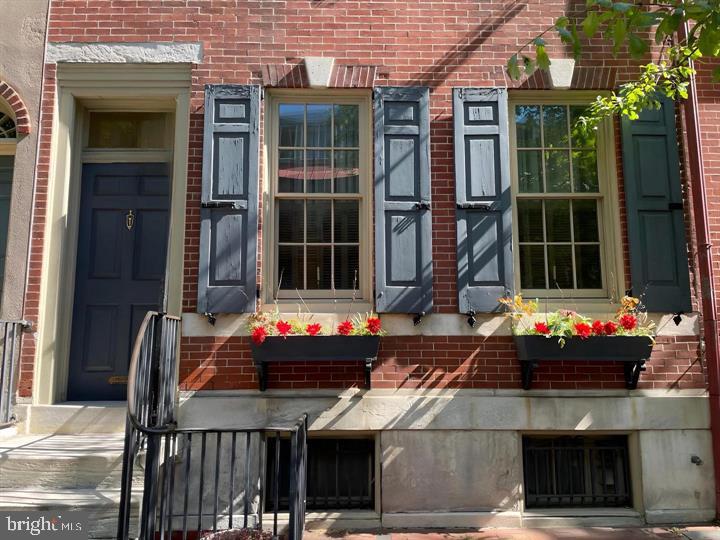 SOCIETY HILL - Residential Income