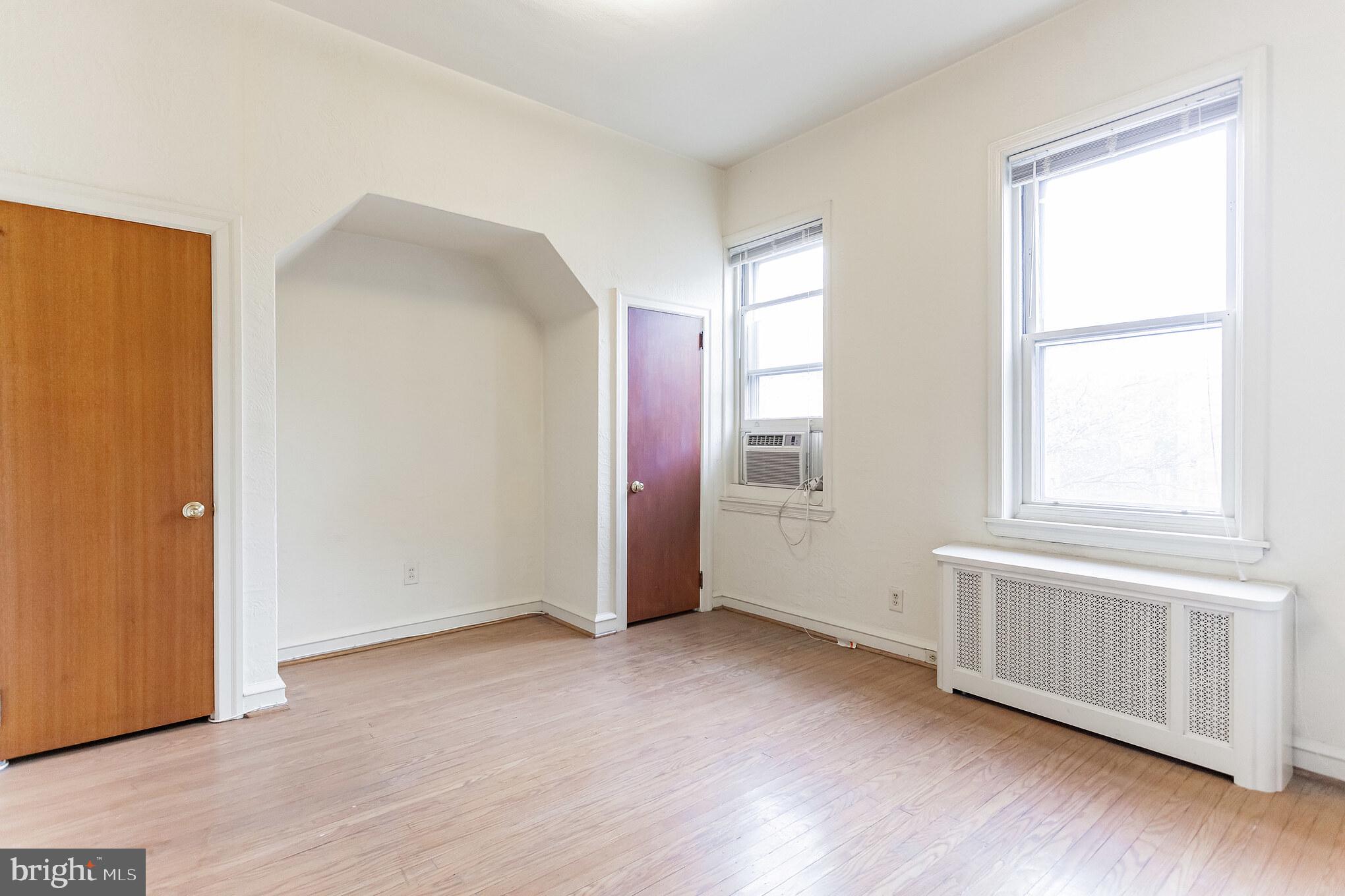 SOCIETY HILL - Residential Income