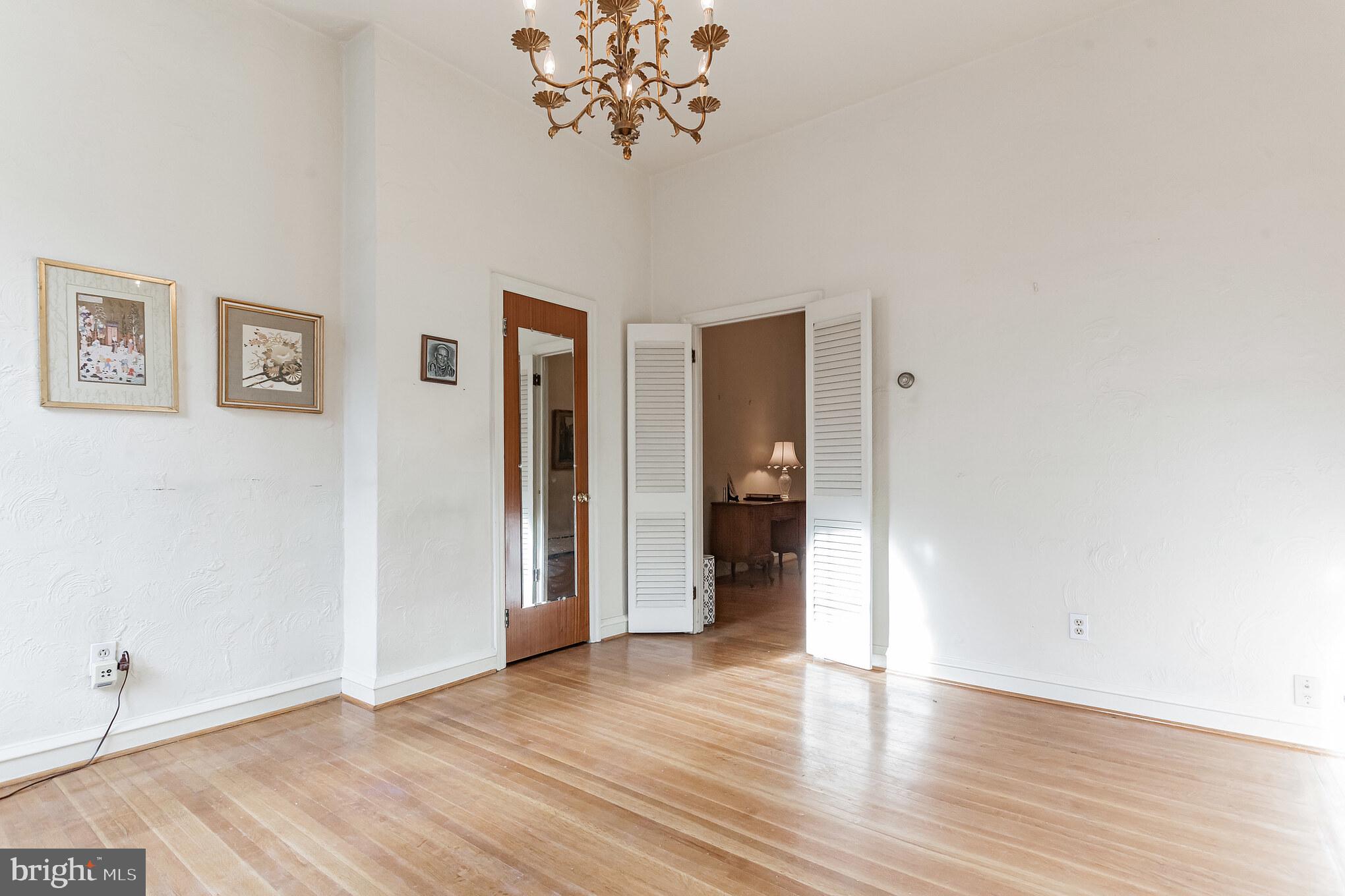 SOCIETY HILL - Residential Income